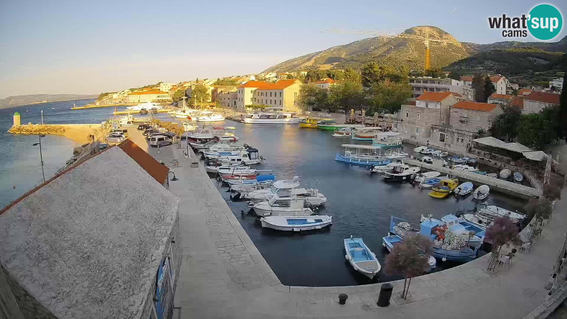Webcam porto di Bol – Vista live sulla Riva e Marina