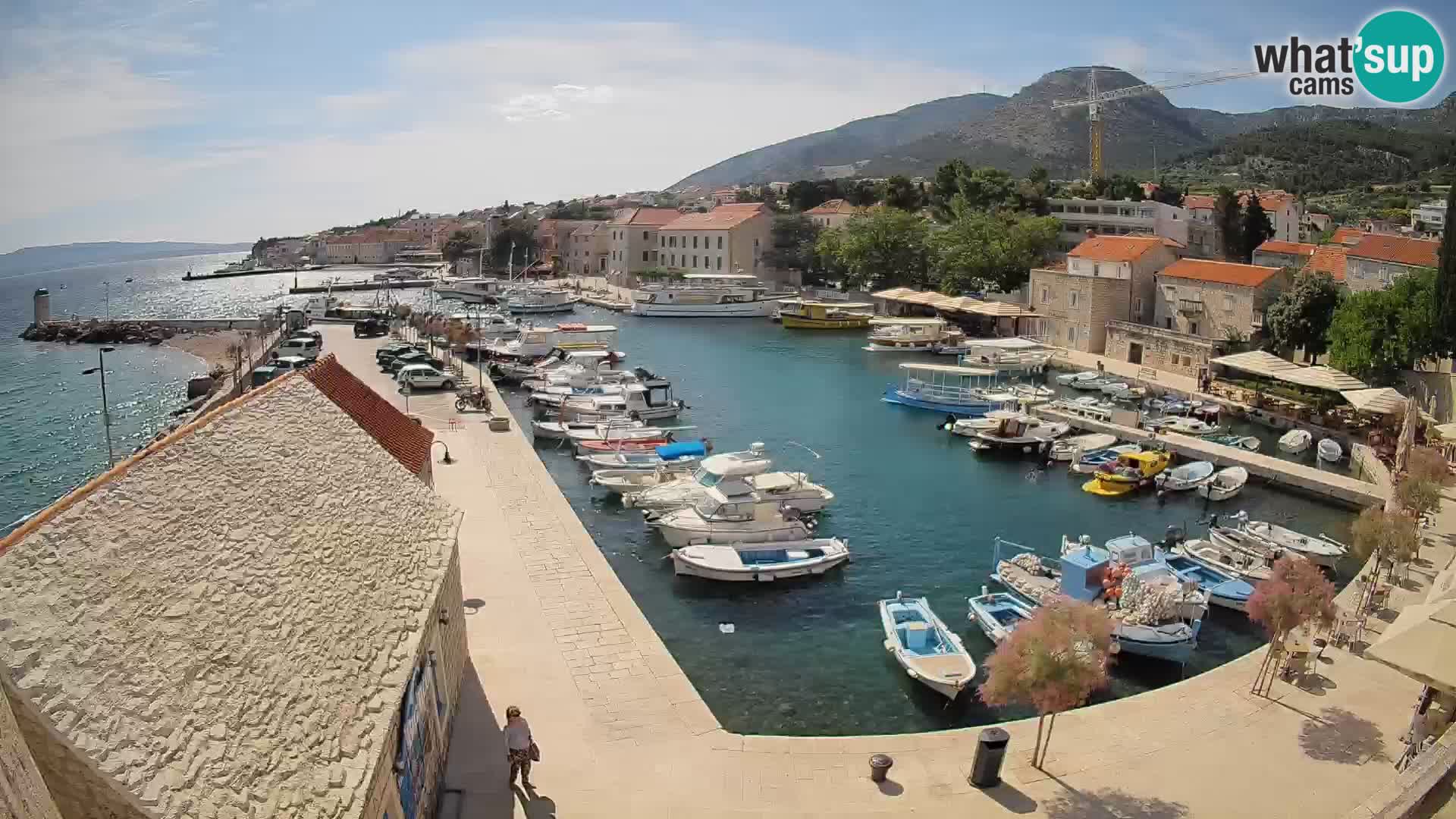 Web kamera Bol Riva – Pogled uživo na luku i marinu