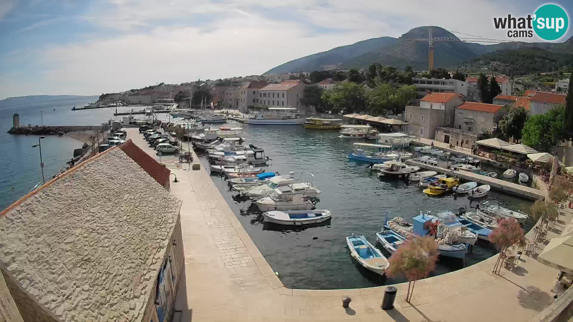 Web kamera Bol Riva – Pogled uživo na luku i marinu