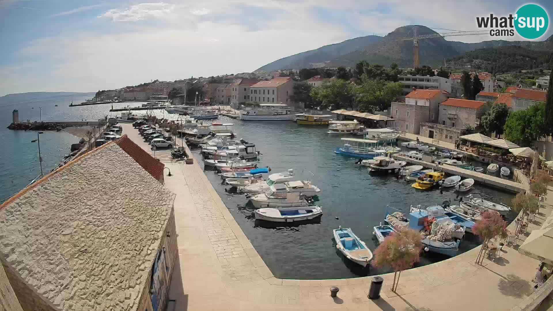 Web kamera Bol Riva – Pogled uživo na luku i marinu
