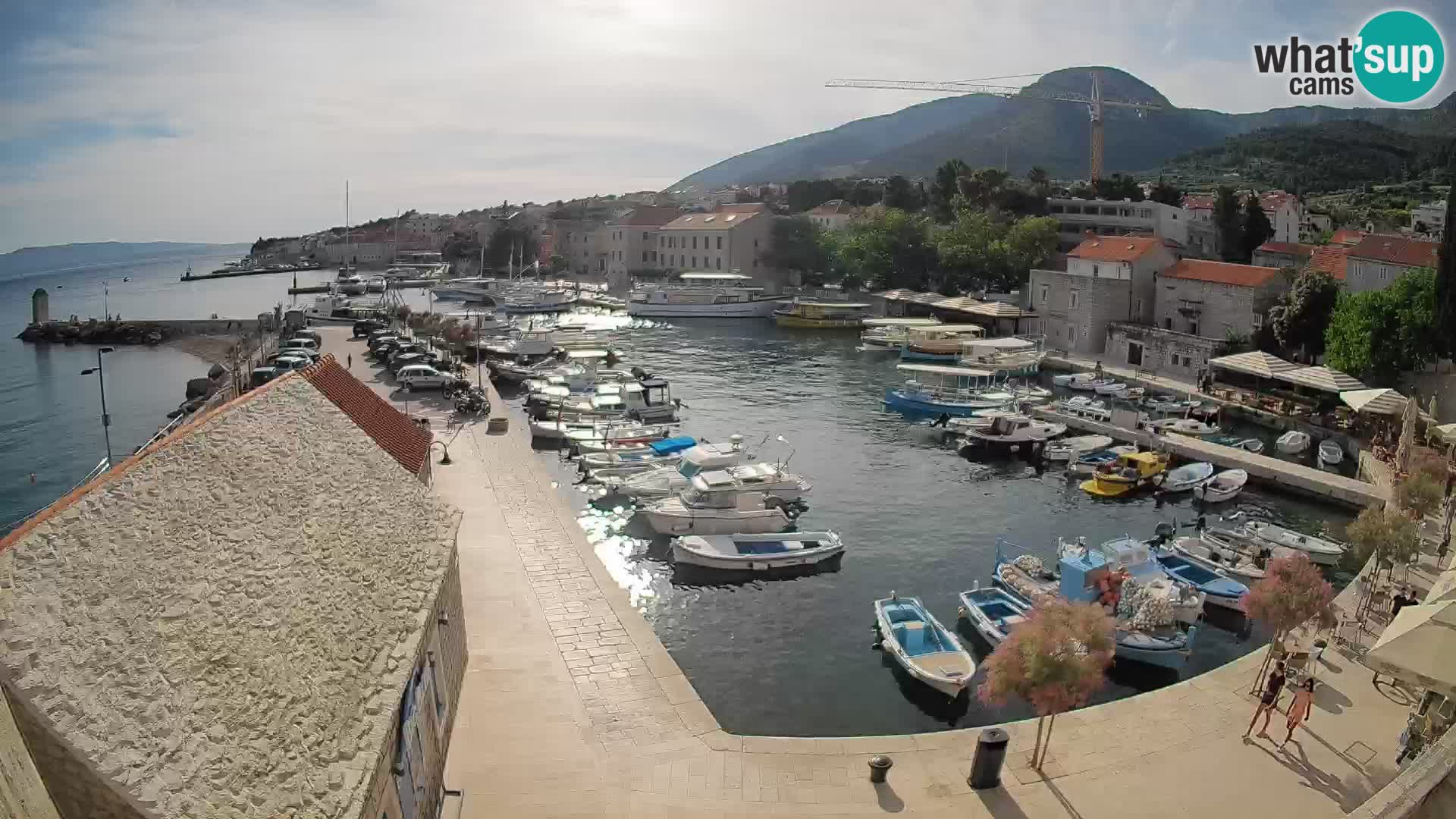 Web kamera Bol Riva – Pogled uživo na luku i marinu