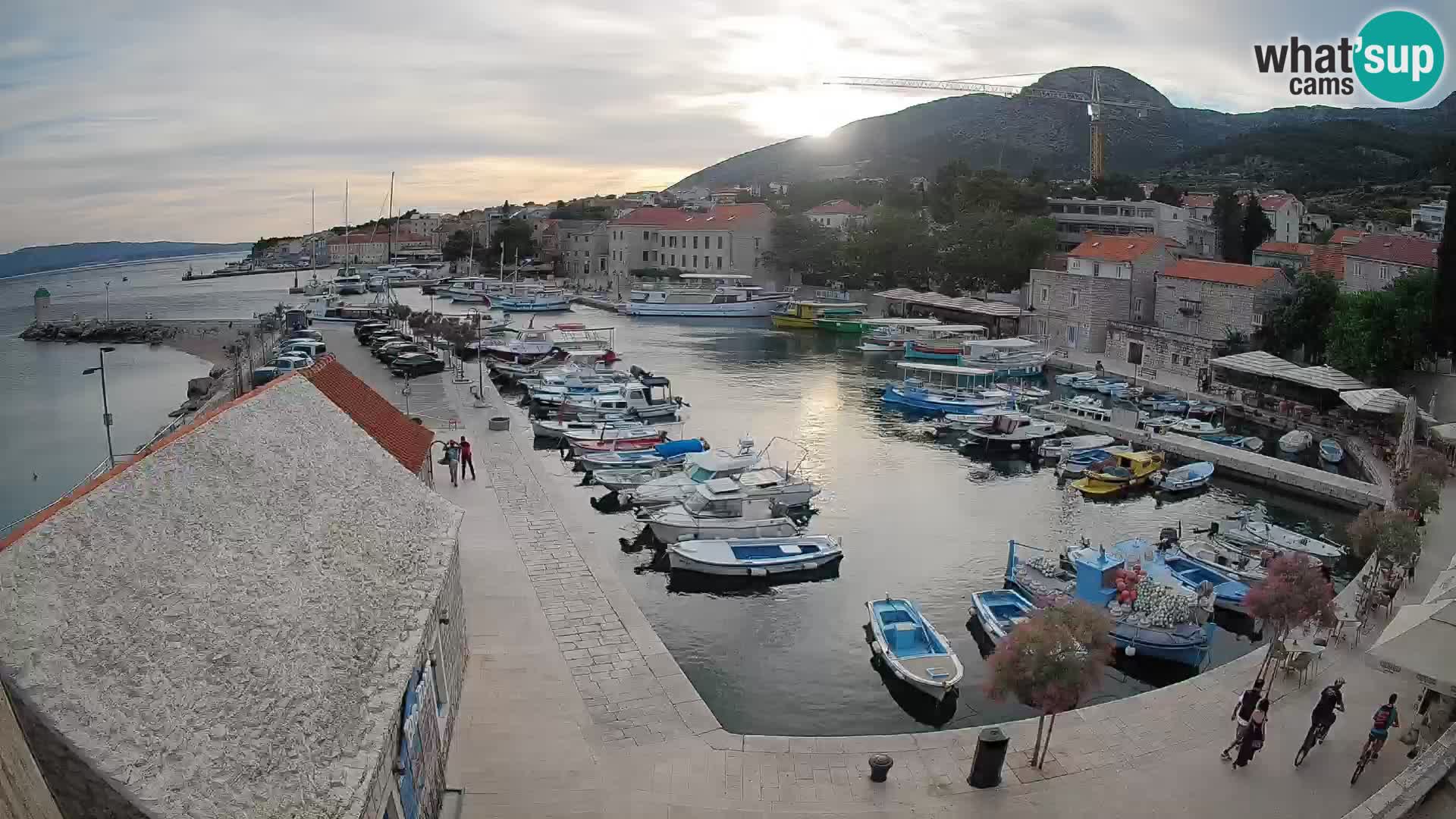 Webcam porto di Bol – Vista live sulla Riva e Marina