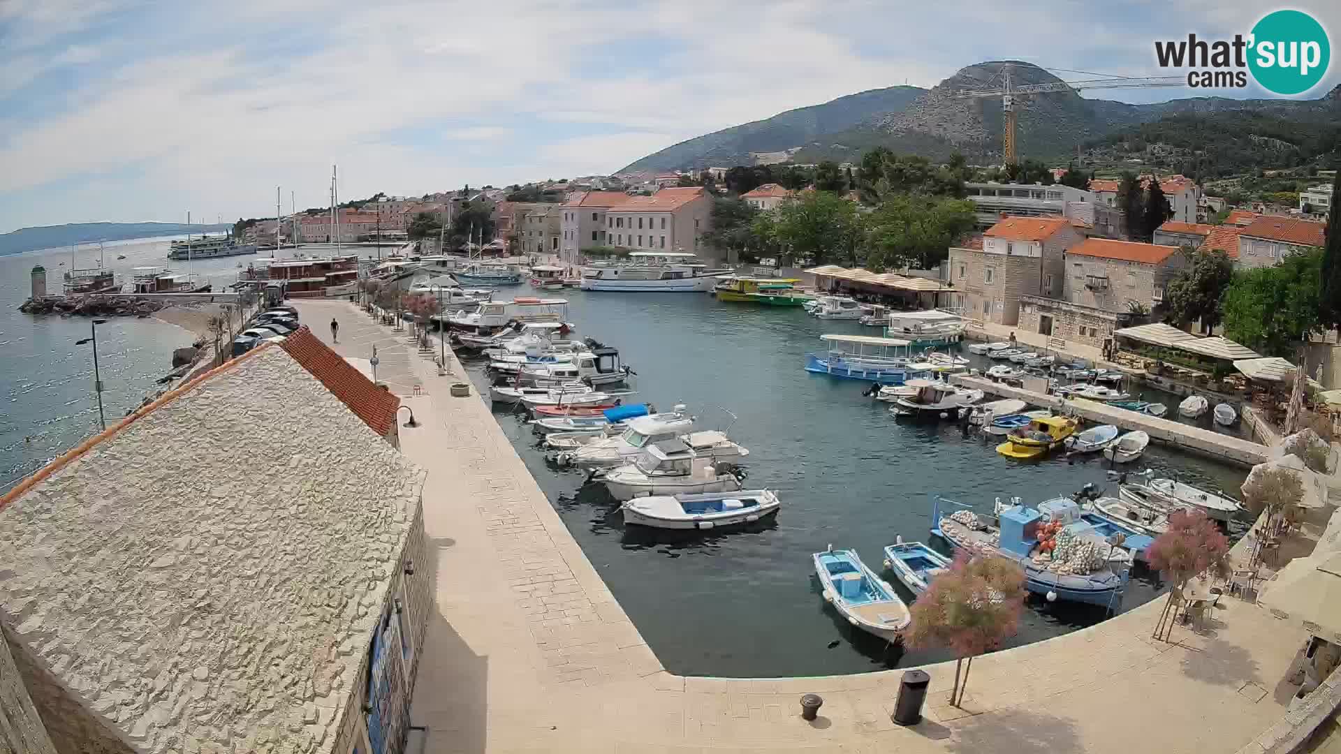 Web kamera Bol Riva – Pogled uživo na luku i marinu