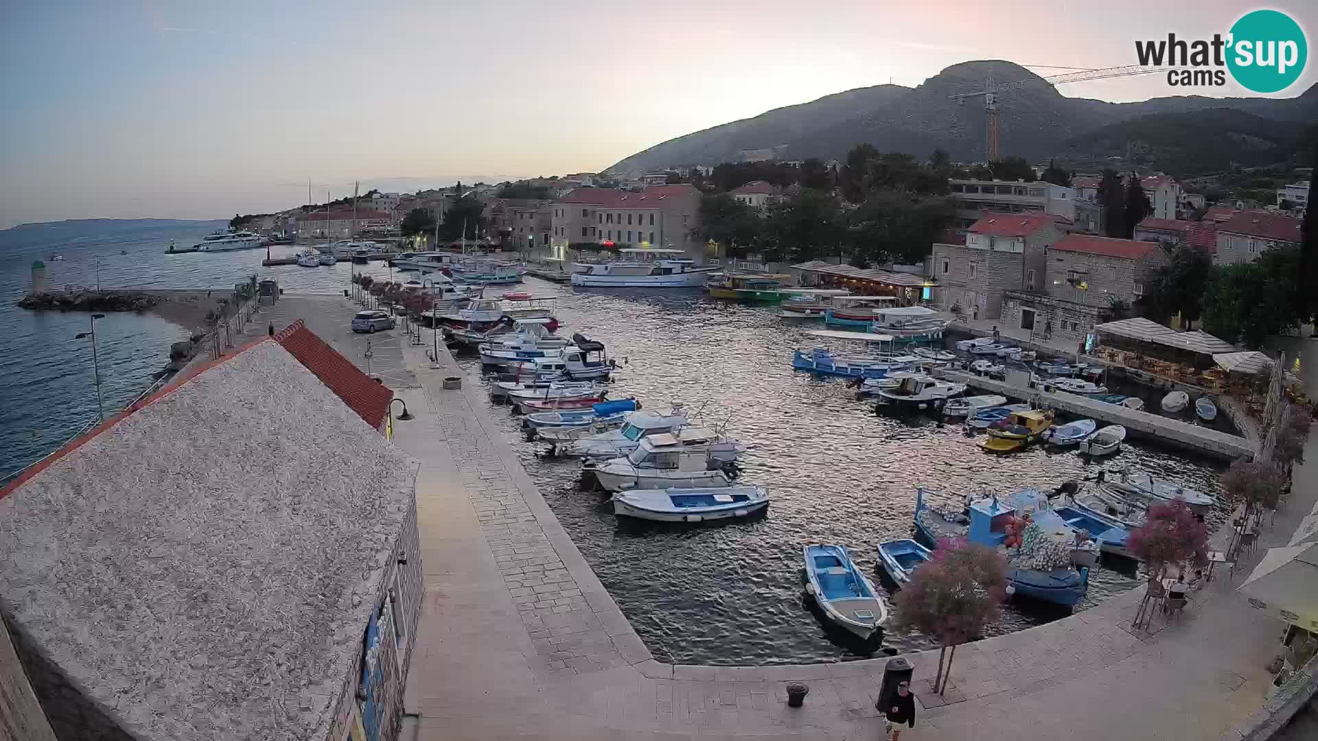 Webcam porto di Bol – Vista live sulla Riva e Marina