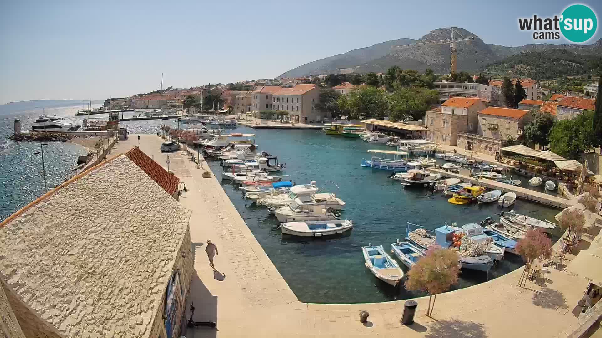 Webcam porto di Bol – Vista live sulla Riva e Marina