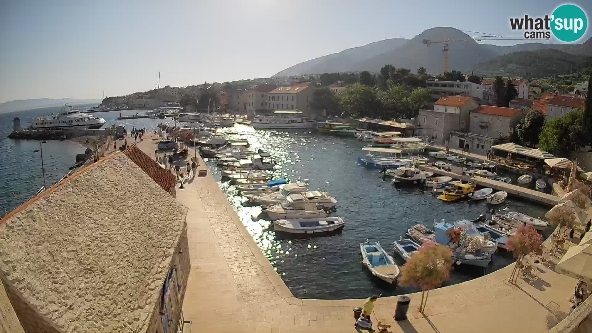 Webcam porto di Bol – Vista live sulla Riva e Marina