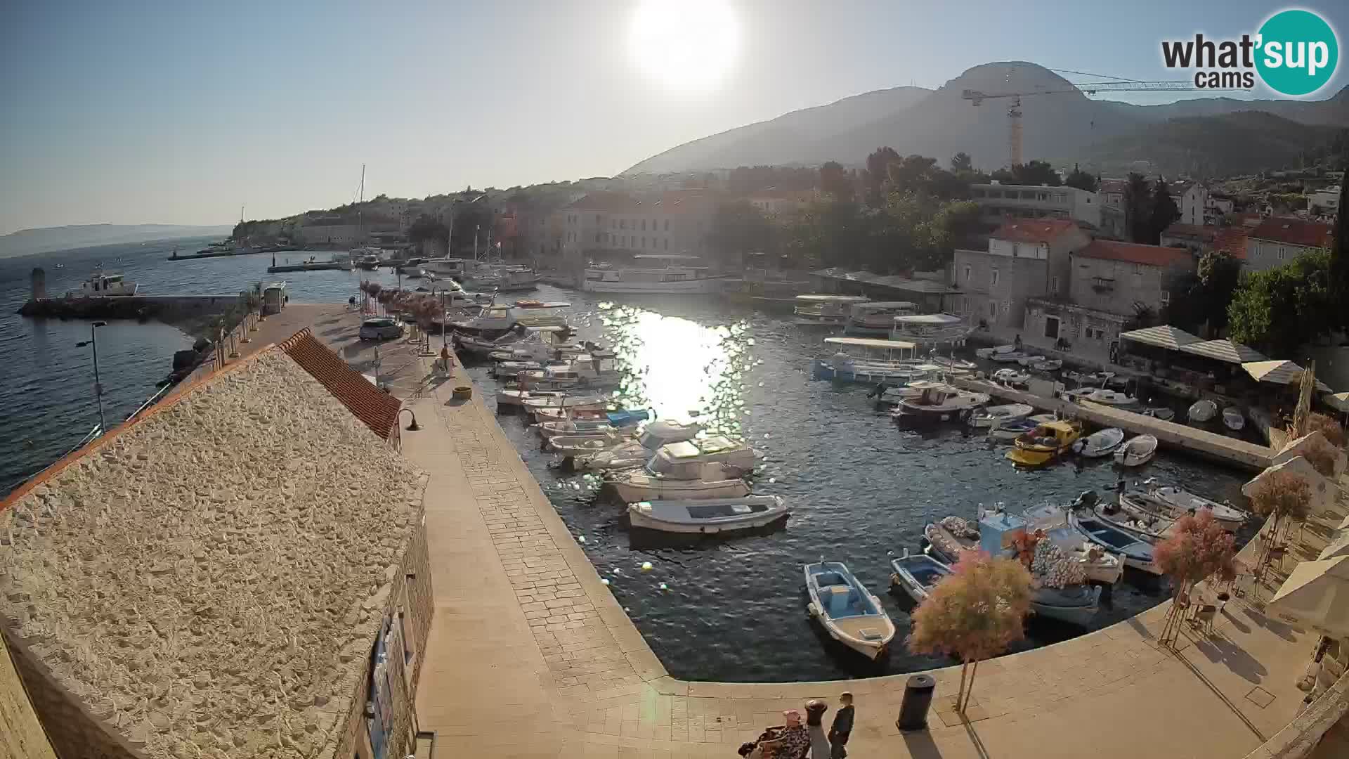 Webcam porto di Bol – Vista live sulla Riva e Marina