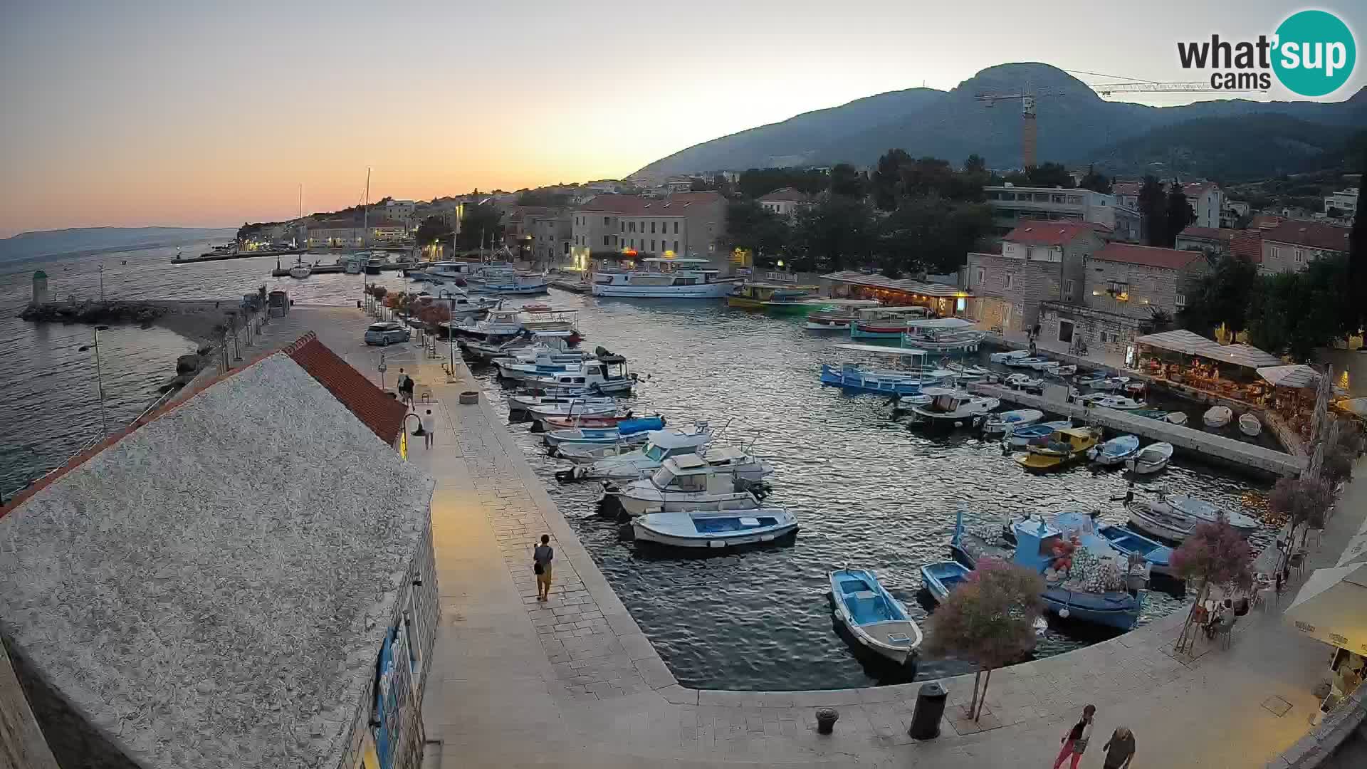 Webcam porto di Bol – Vista live sulla Riva e Marina
