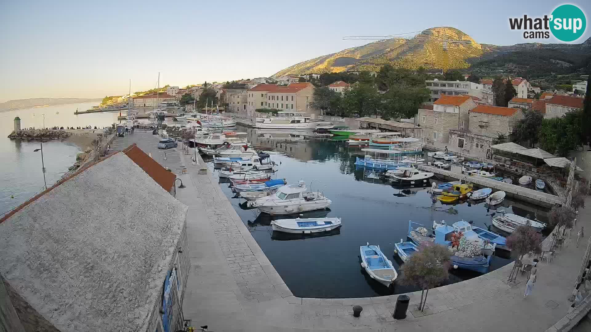Webcam porto di Bol – Vista live sulla Riva e Marina