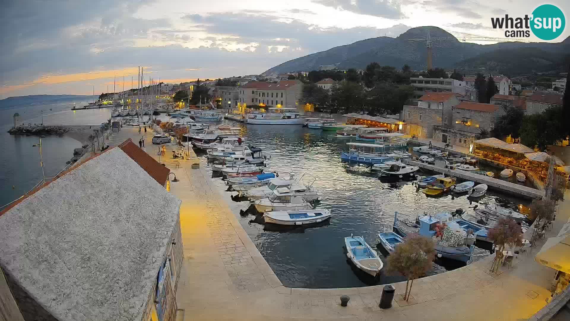 Webcam porto di Bol – Vista live sulla Riva e Marina