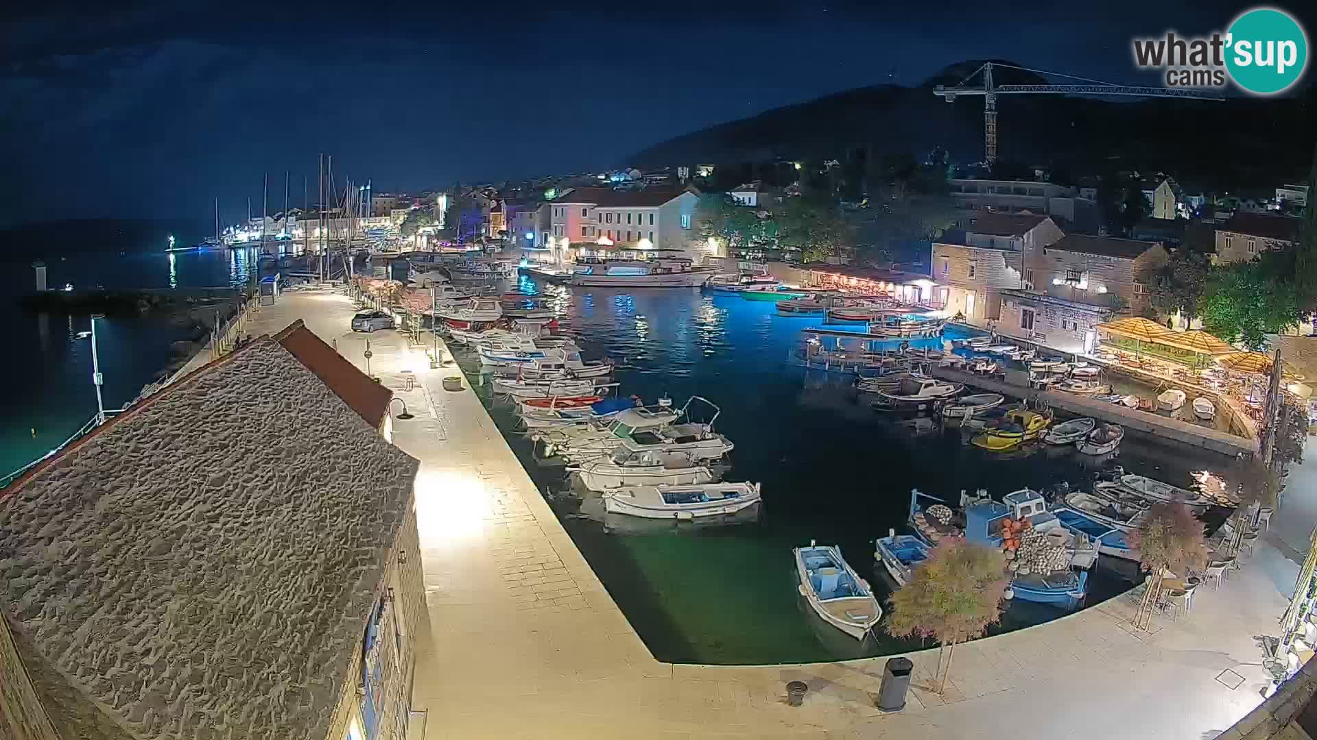 Web kamera Bol Riva – Pogled uživo na luku i marinu