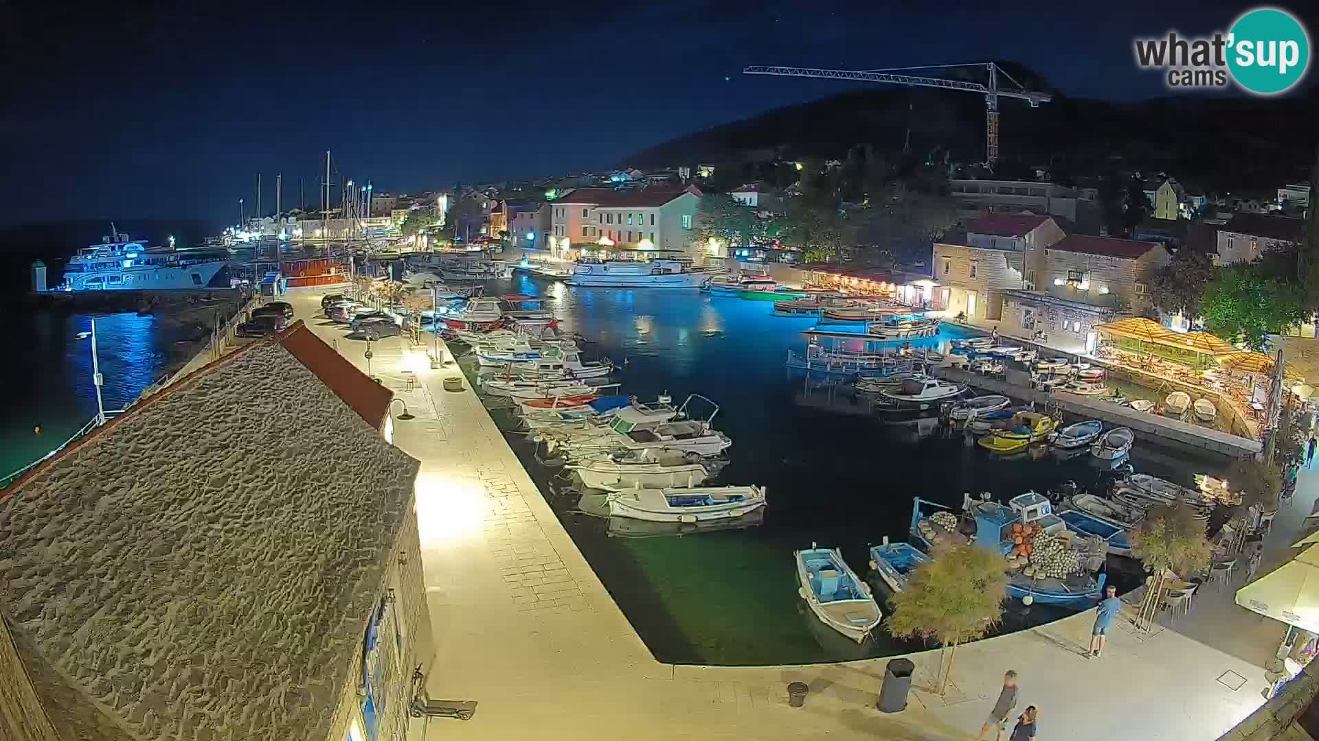 Web kamera Bol Riva – Pogled uživo na luku i marinu