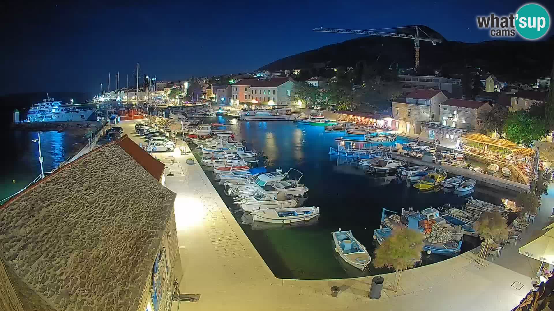 Web kamera Bol Riva – Pogled uživo na luku i marinu