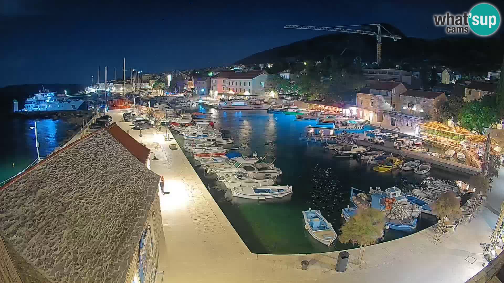 Web kamera Bol Riva – Pogled uživo na luku i marinu