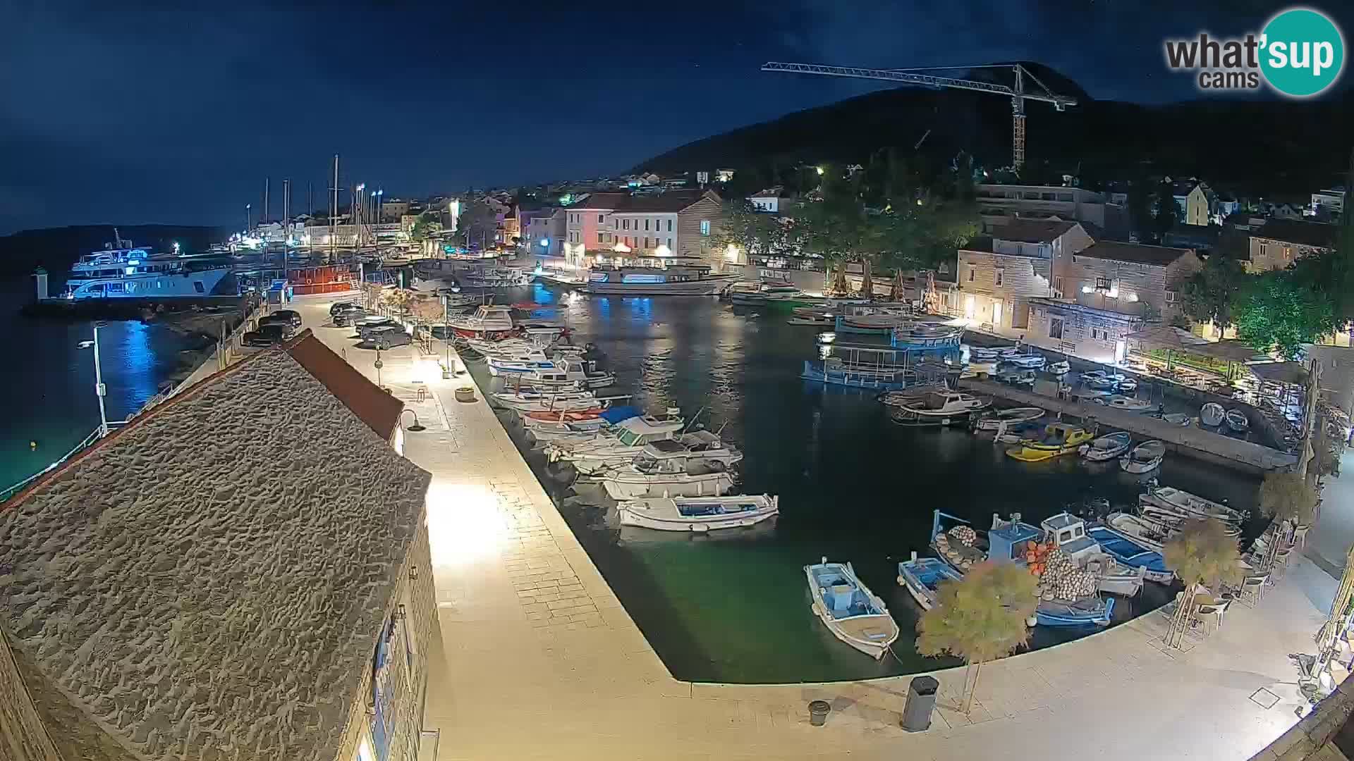 Web kamera Bol Riva – Pogled uživo na luku i marinu