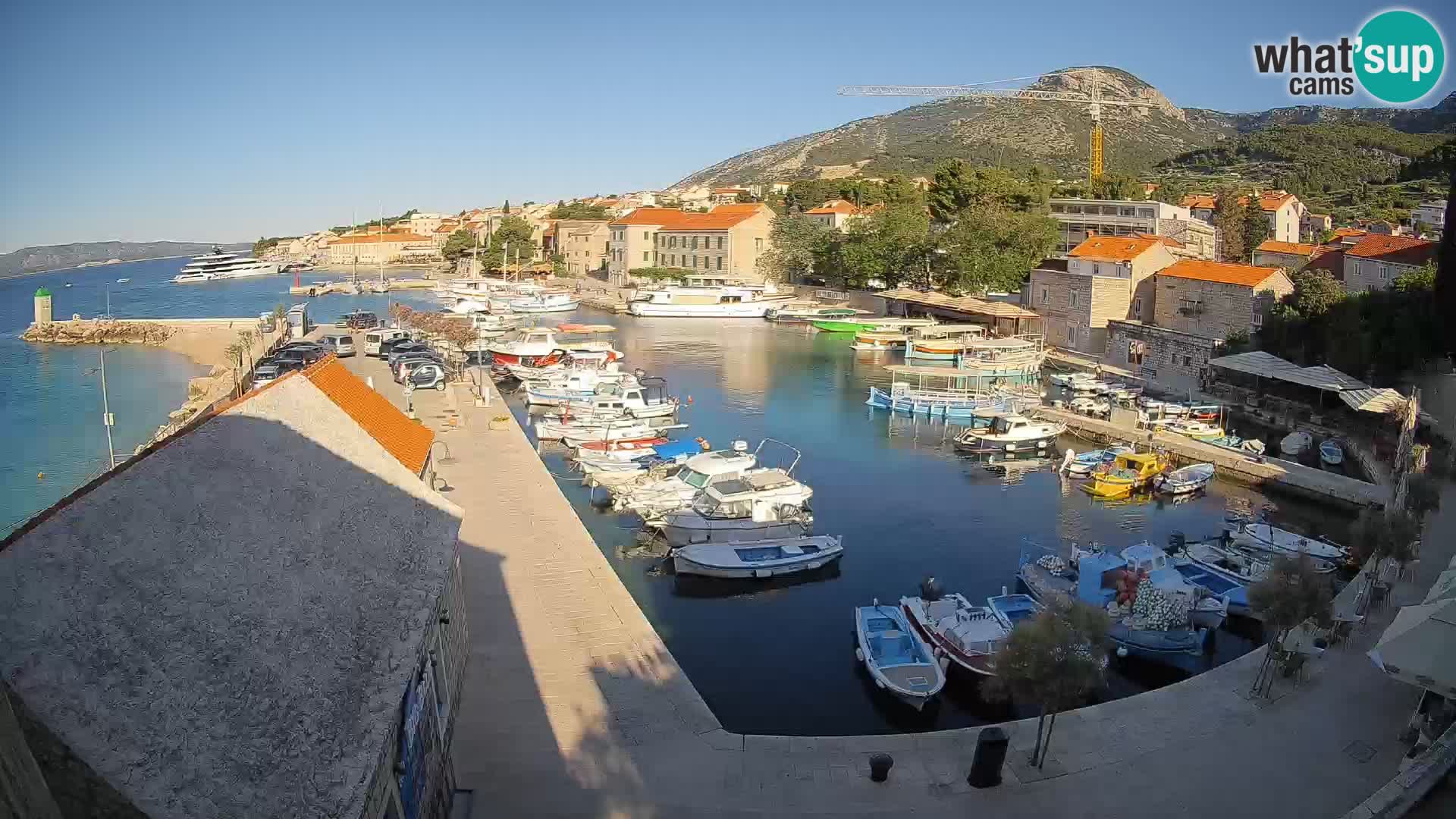 Webcam porto di Bol – Vista live sulla Riva e Marina