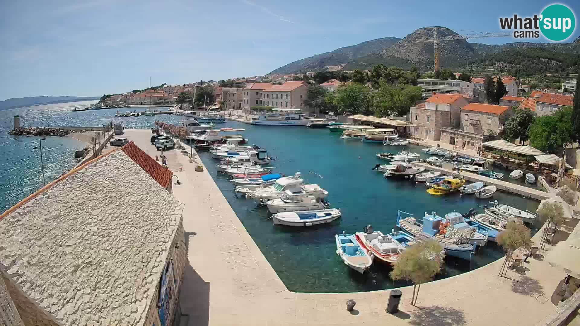 Web kamera Bol Riva – Pogled uživo na luku i marinu