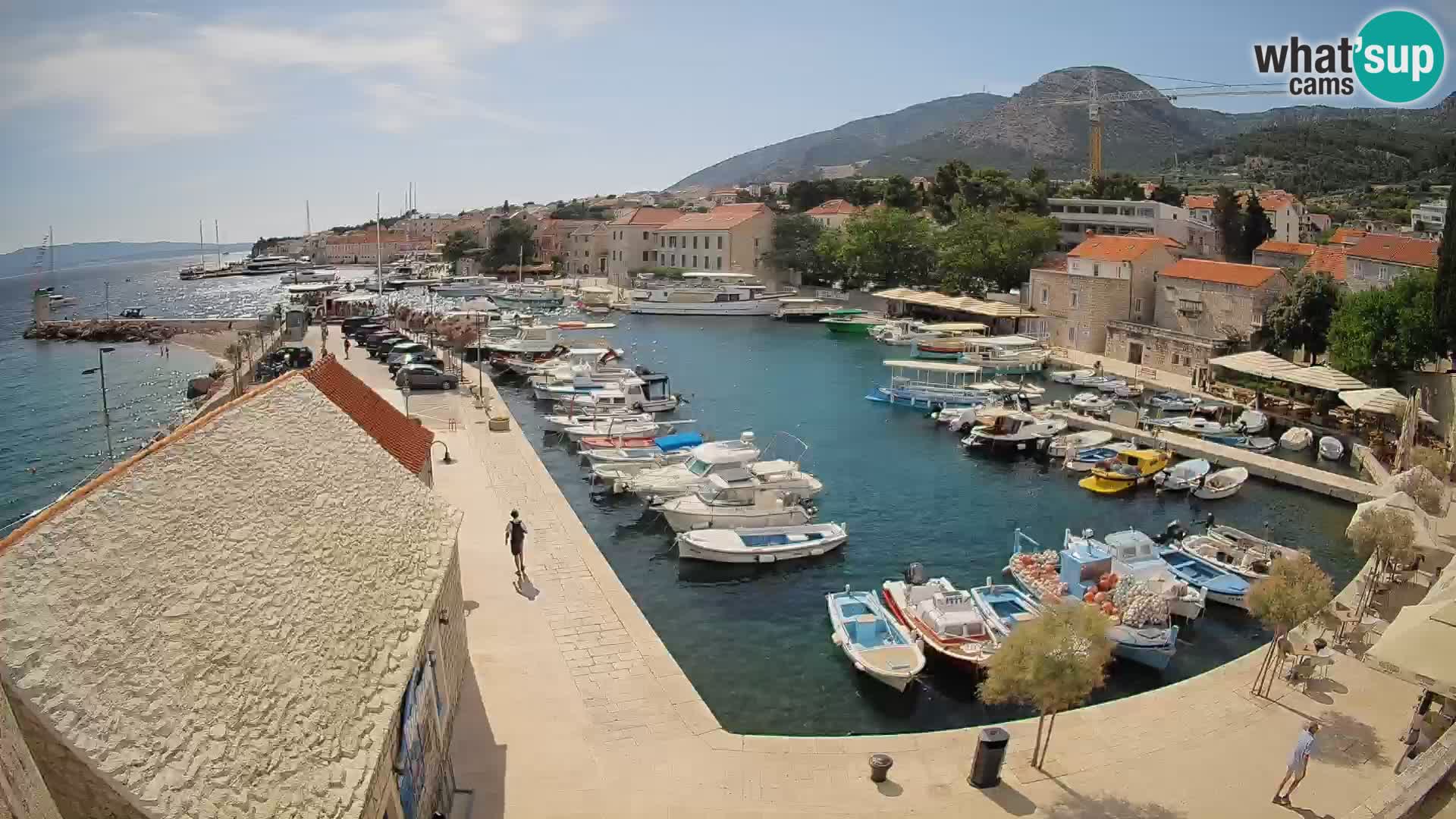 Web kamera Bol Riva – Pogled uživo na luku i marinu