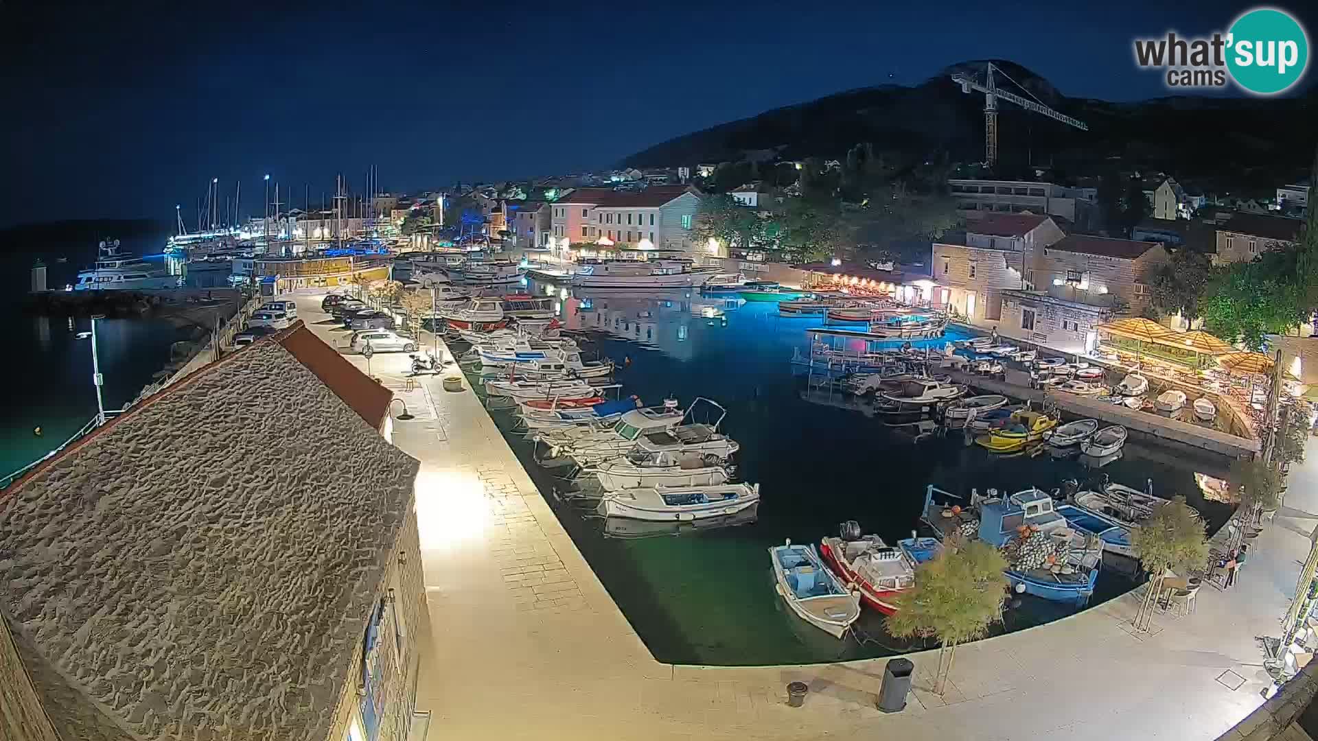Web kamera Bol Riva – Pogled uživo na luku i marinu