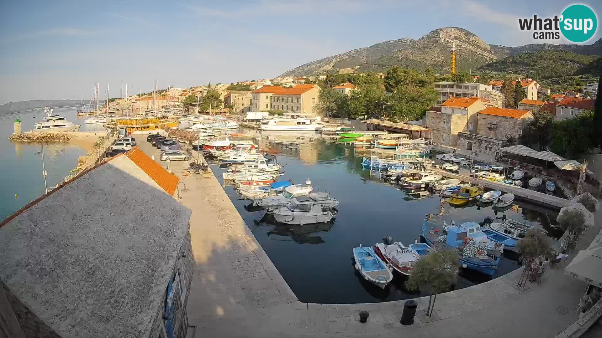 Webcam porto di Bol – Vista live sulla Riva e Marina