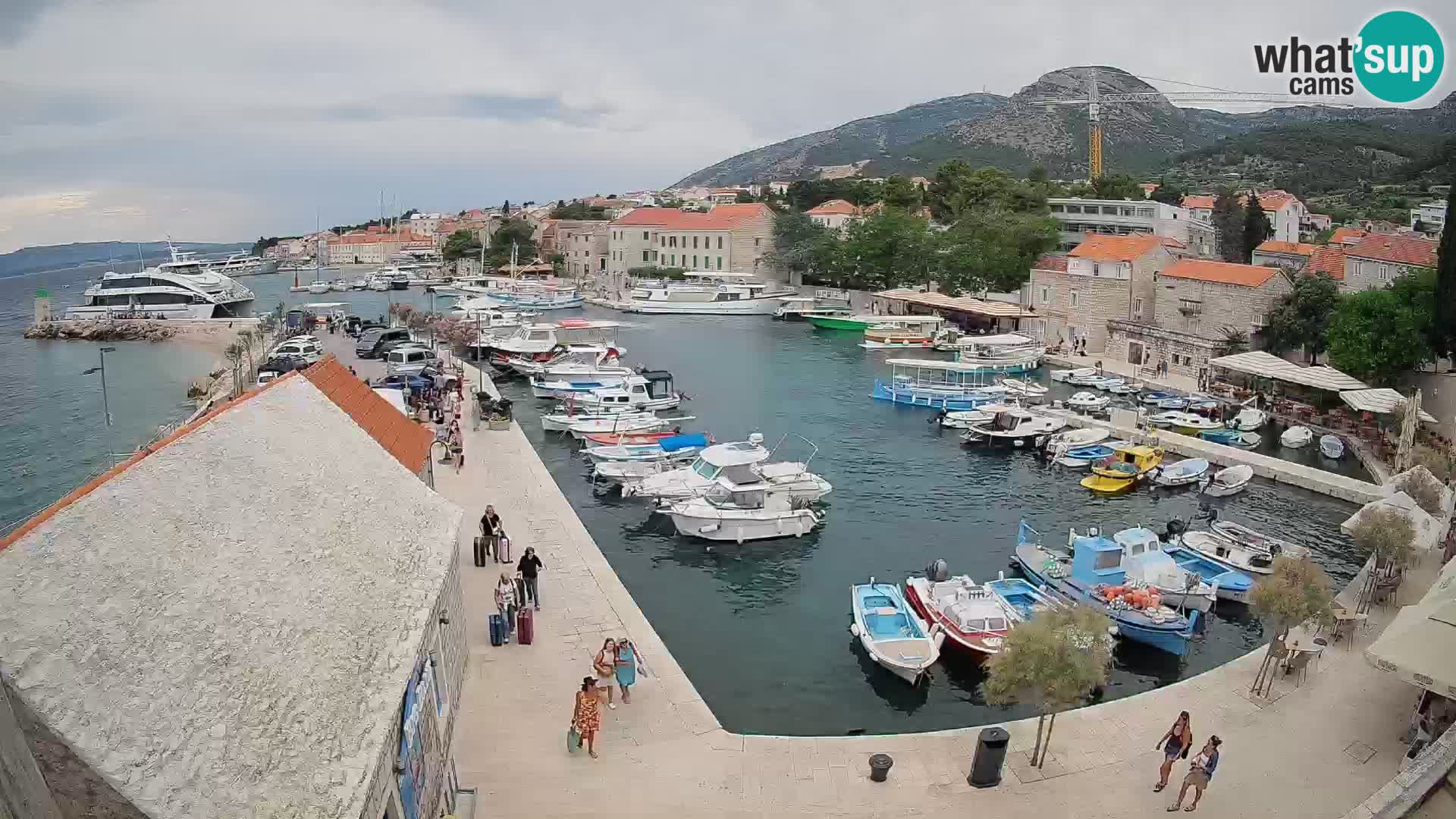 Webcam porto di Bol – Vista live sulla Riva e Marina