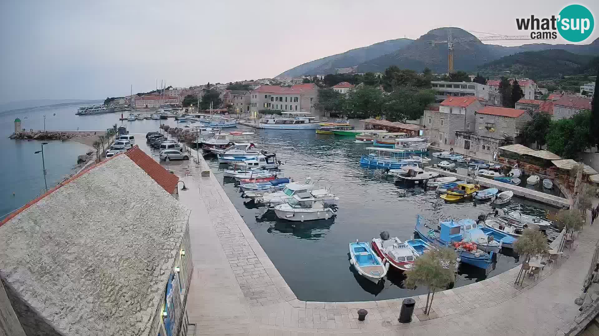 Webcam porto di Bol – Vista live sulla Riva e Marina