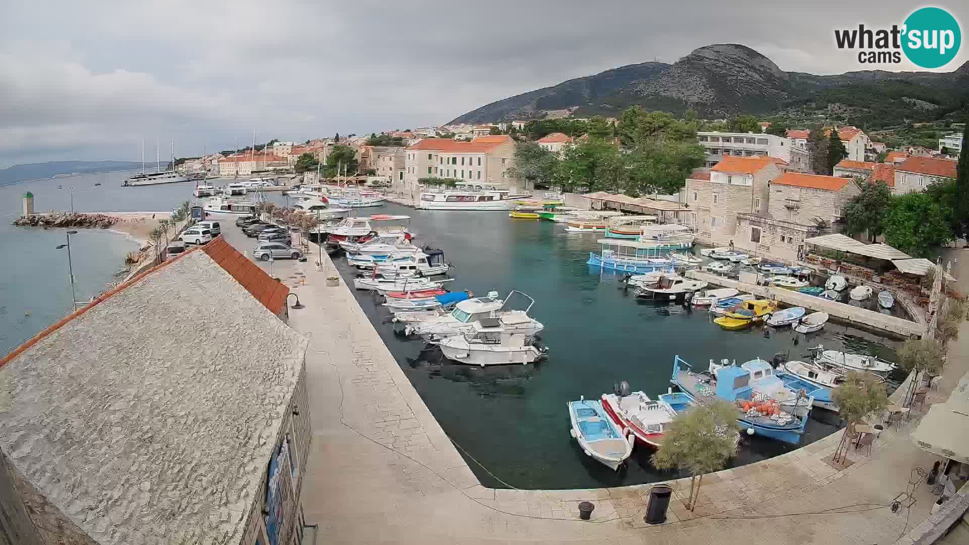 Webcam porto di Bol – Vista live sulla Riva e Marina
