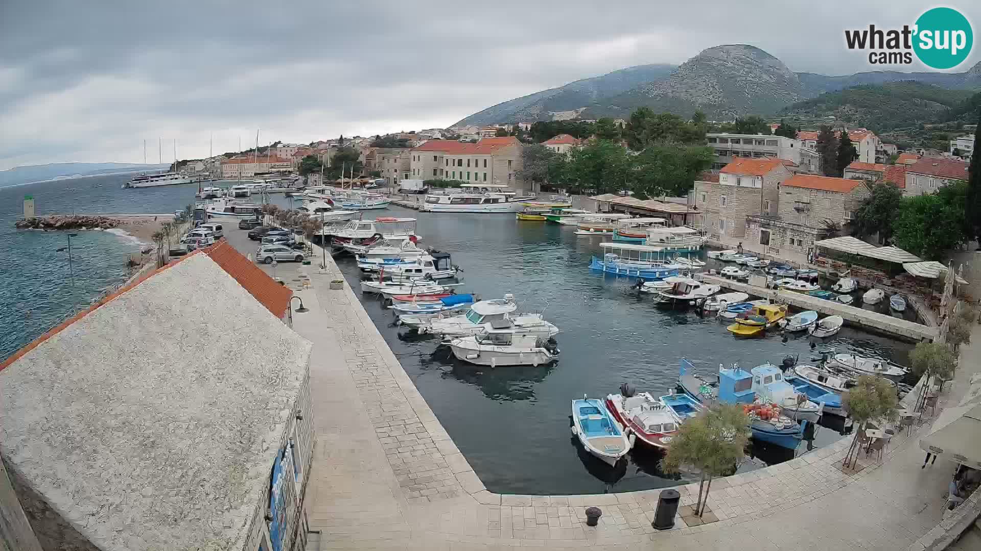 Webcam porto di Bol – Vista live sulla Riva e Marina