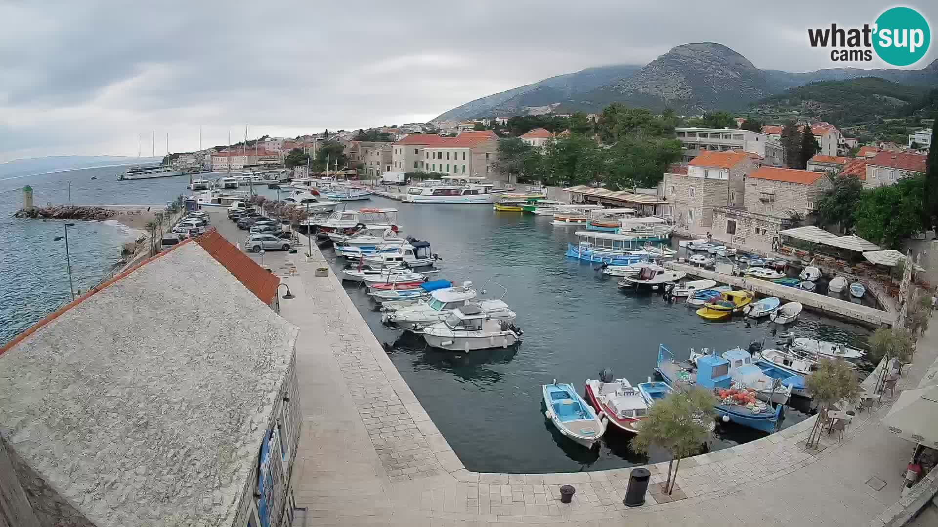 Webcam porto di Bol – Vista live sulla Riva e Marina