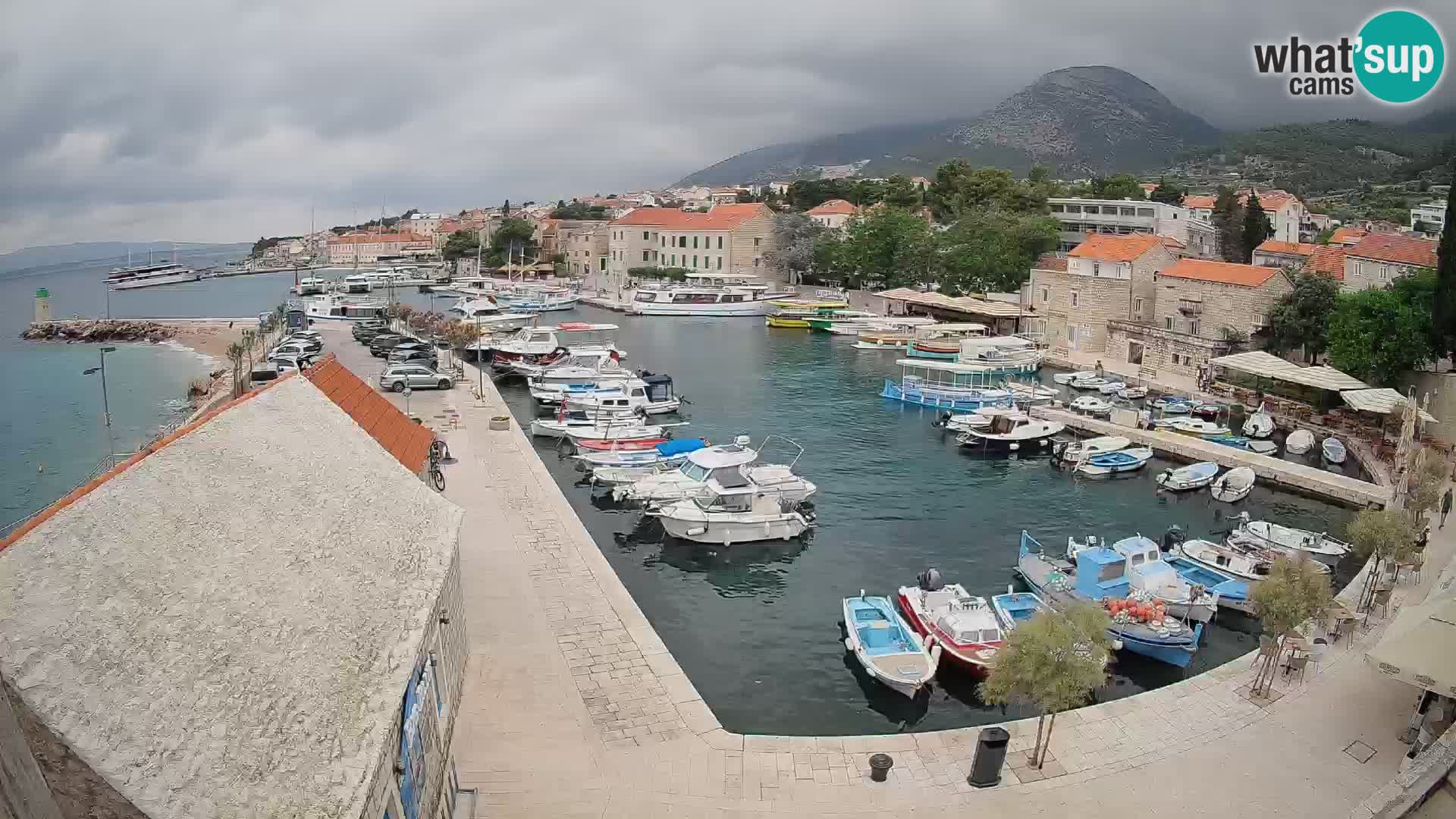 Webcam porto di Bol – Vista live sulla Riva e Marina