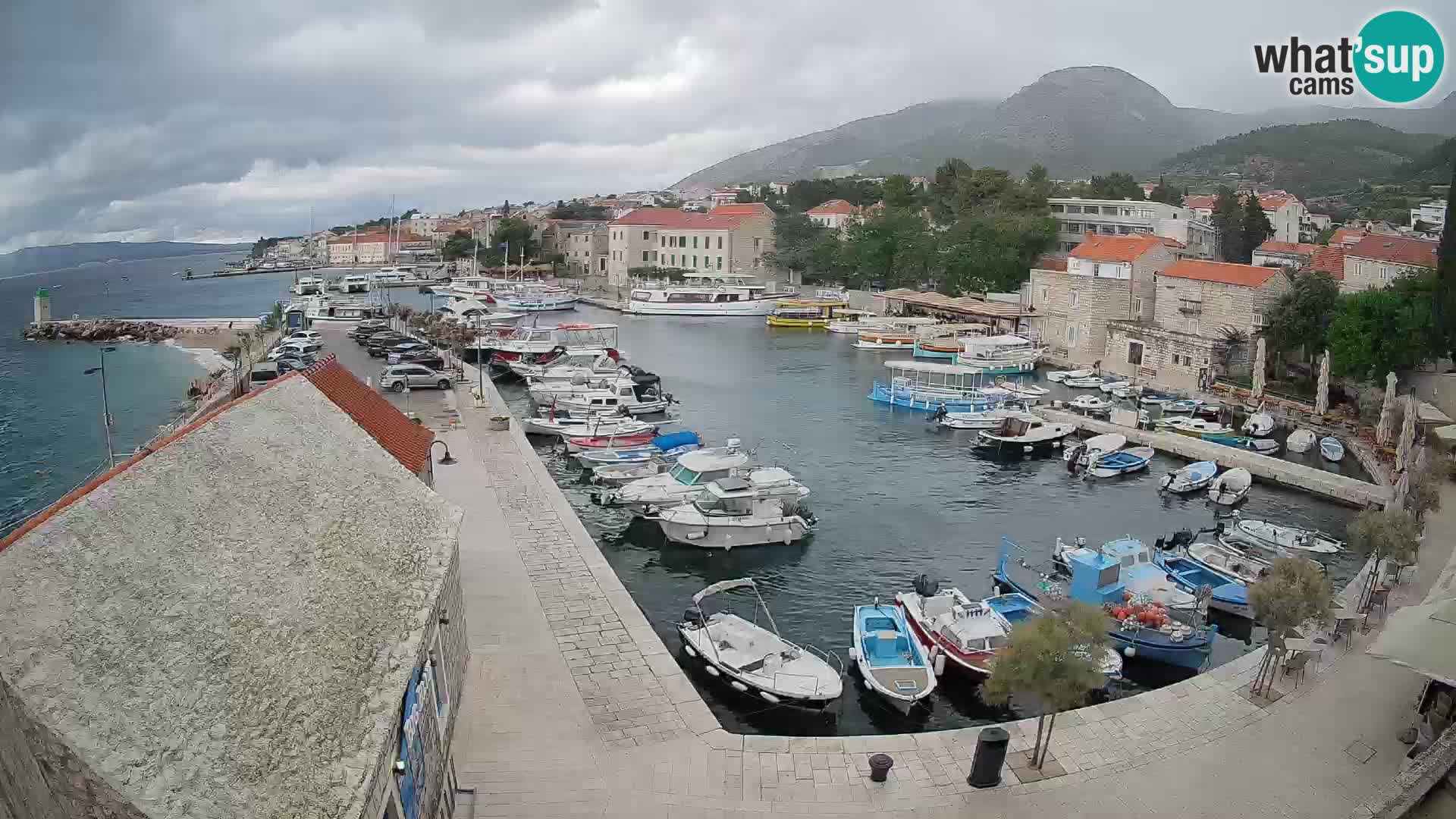 Webcam porto di Bol – Vista live sulla Riva e Marina