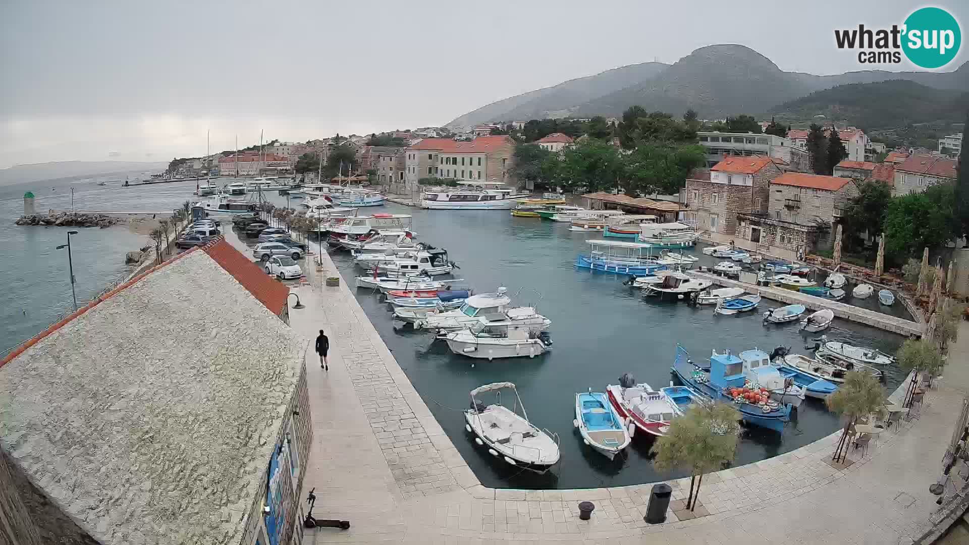 Webcam porto di Bol – Vista live sulla Riva e Marina