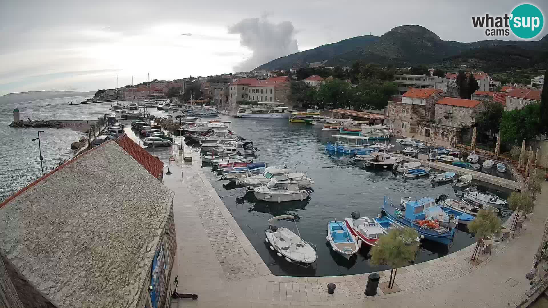 Webcam porto di Bol – Vista live sulla Riva e Marina