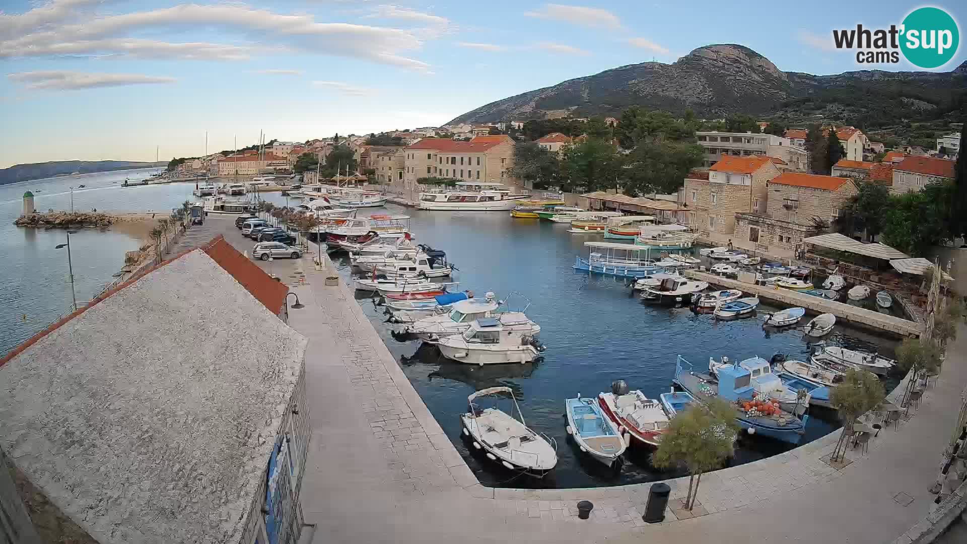Webcam porto di Bol – Vista live sulla Riva e Marina
