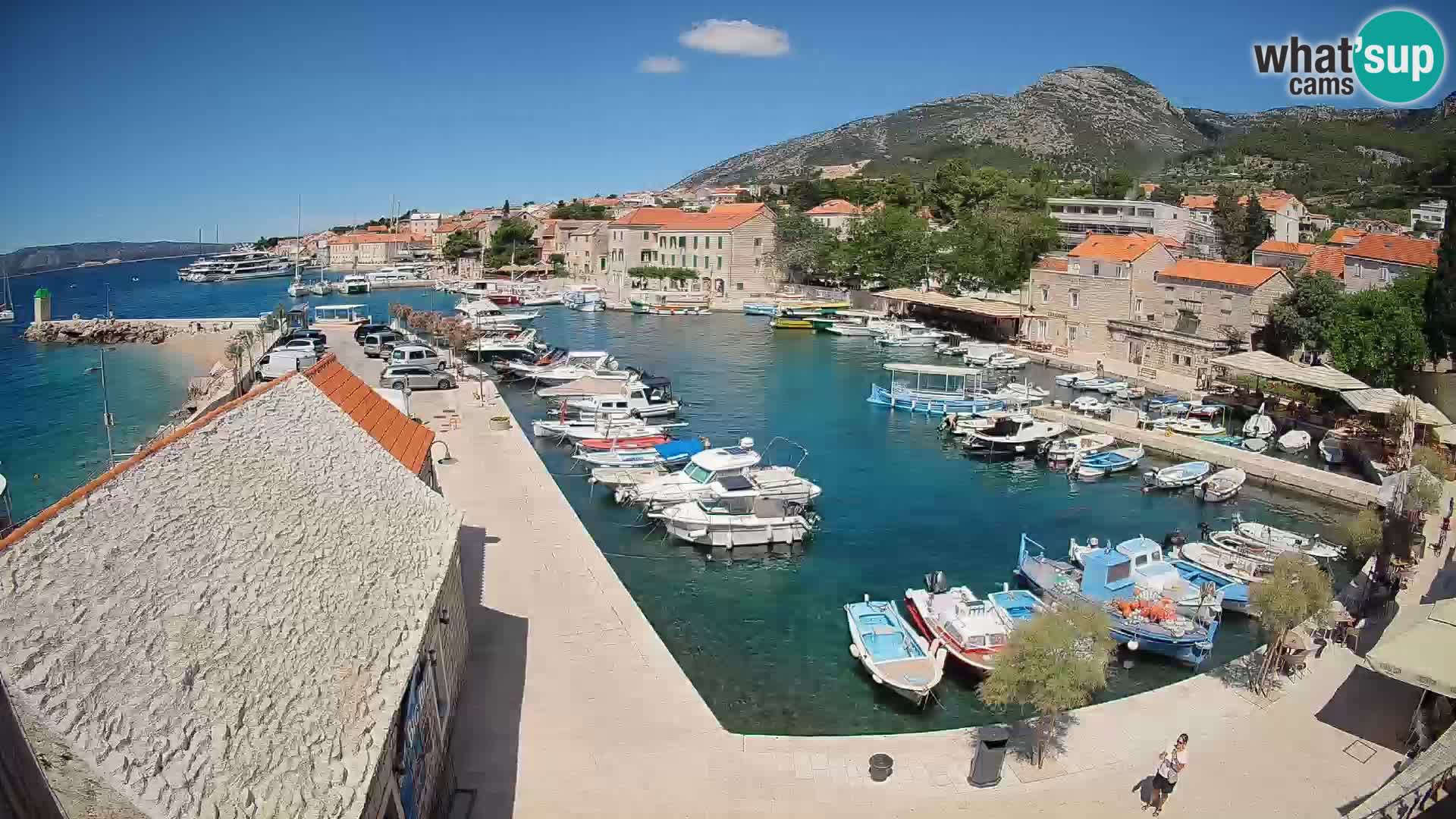 Web kamera Bol Riva – Pogled uživo na luku i marinu