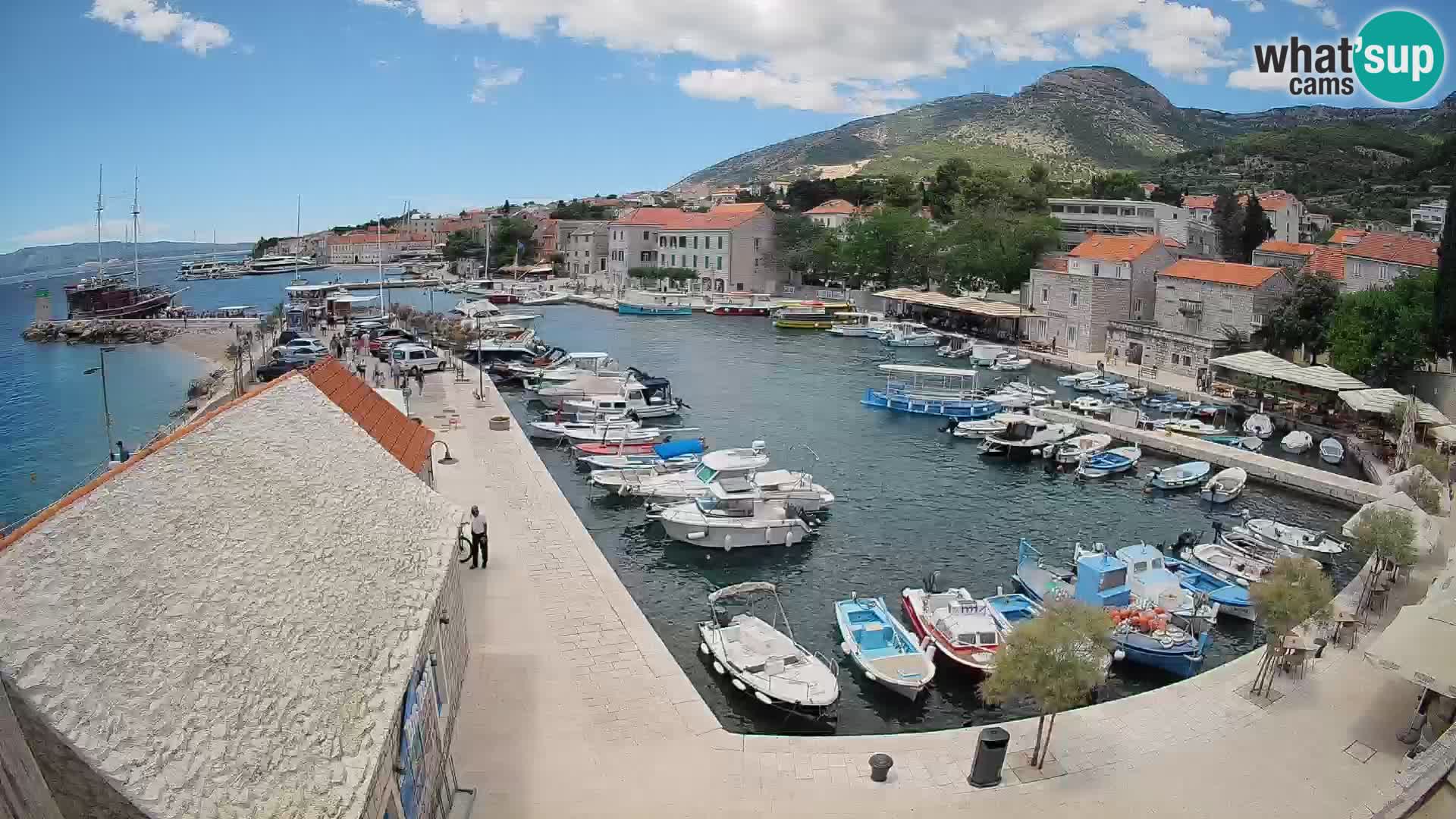 Web kamera Bol Riva – Pogled uživo na luku i marinu