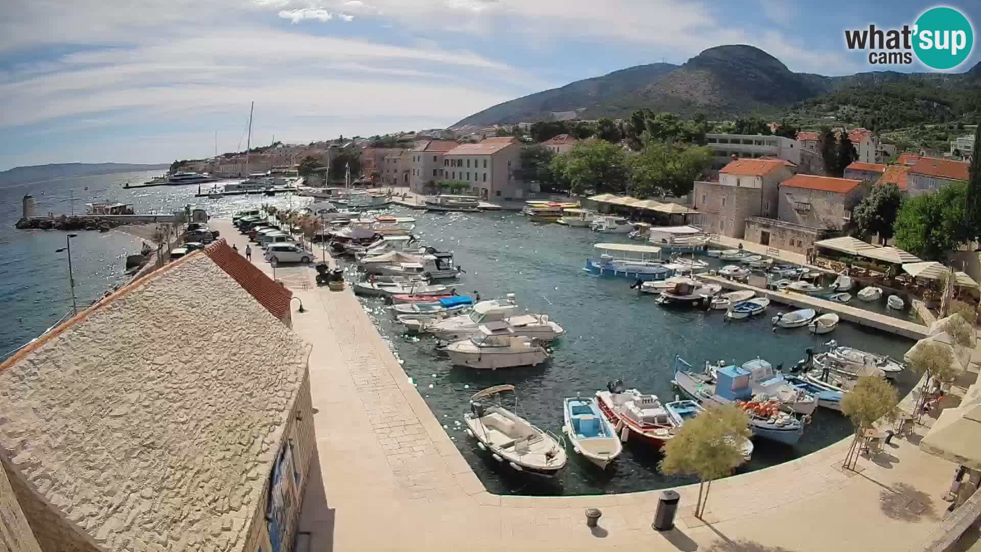 Web kamera Bol Riva – Pogled uživo na luku i marinu