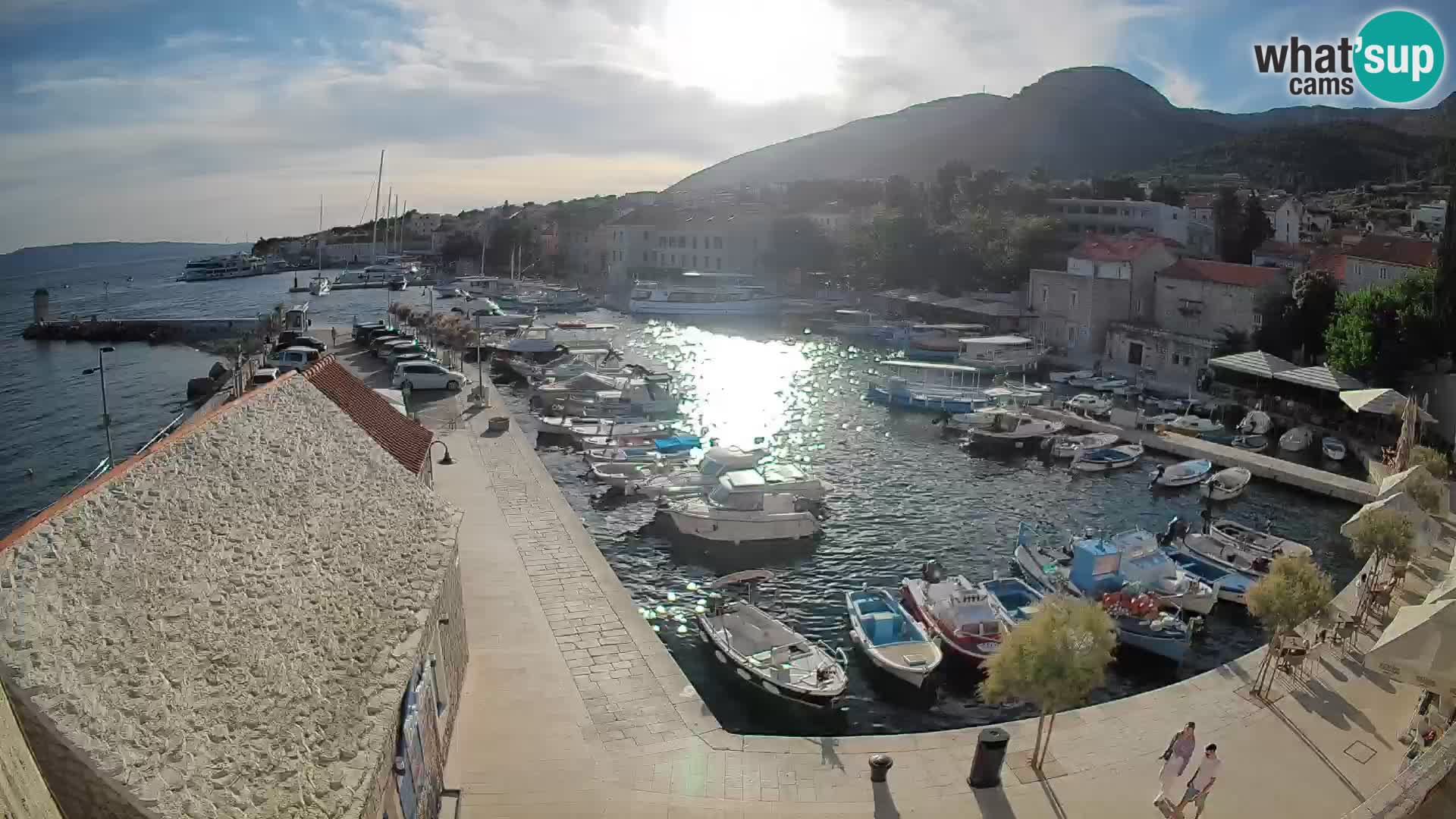 Web kamera Bol Riva – Pogled uživo na luku i marinu