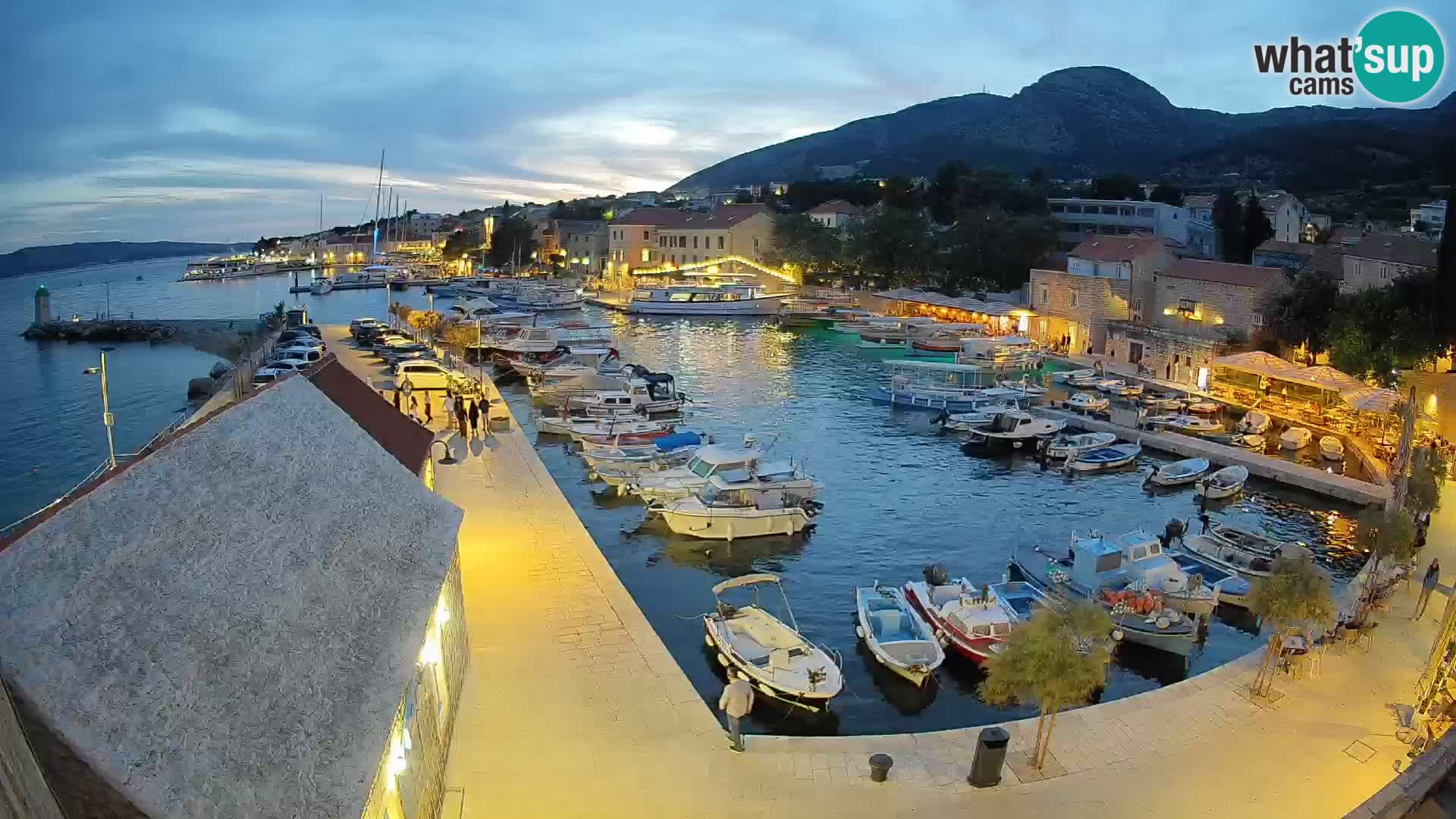Webcam porto di Bol – Vista live sulla Riva e Marina