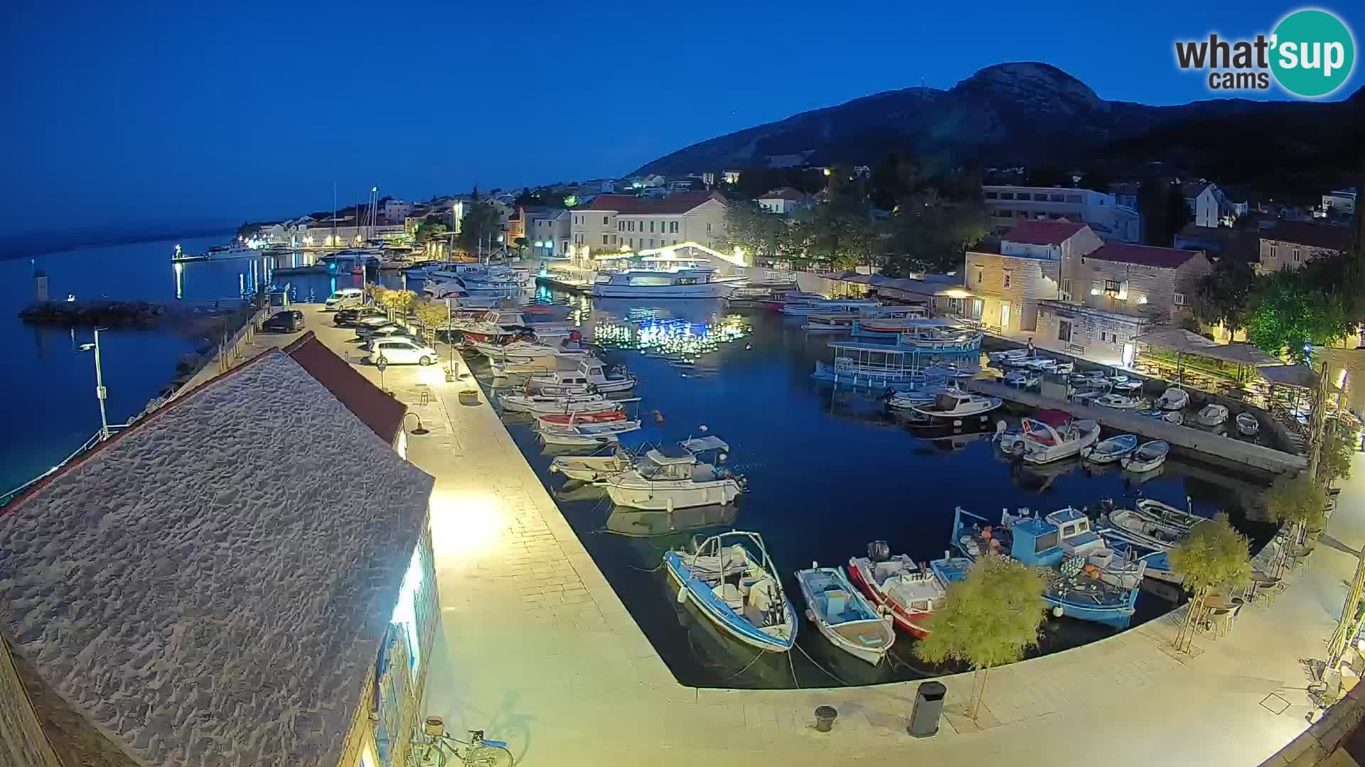 Webcam porto di Bol – Vista live sulla Riva e Marina