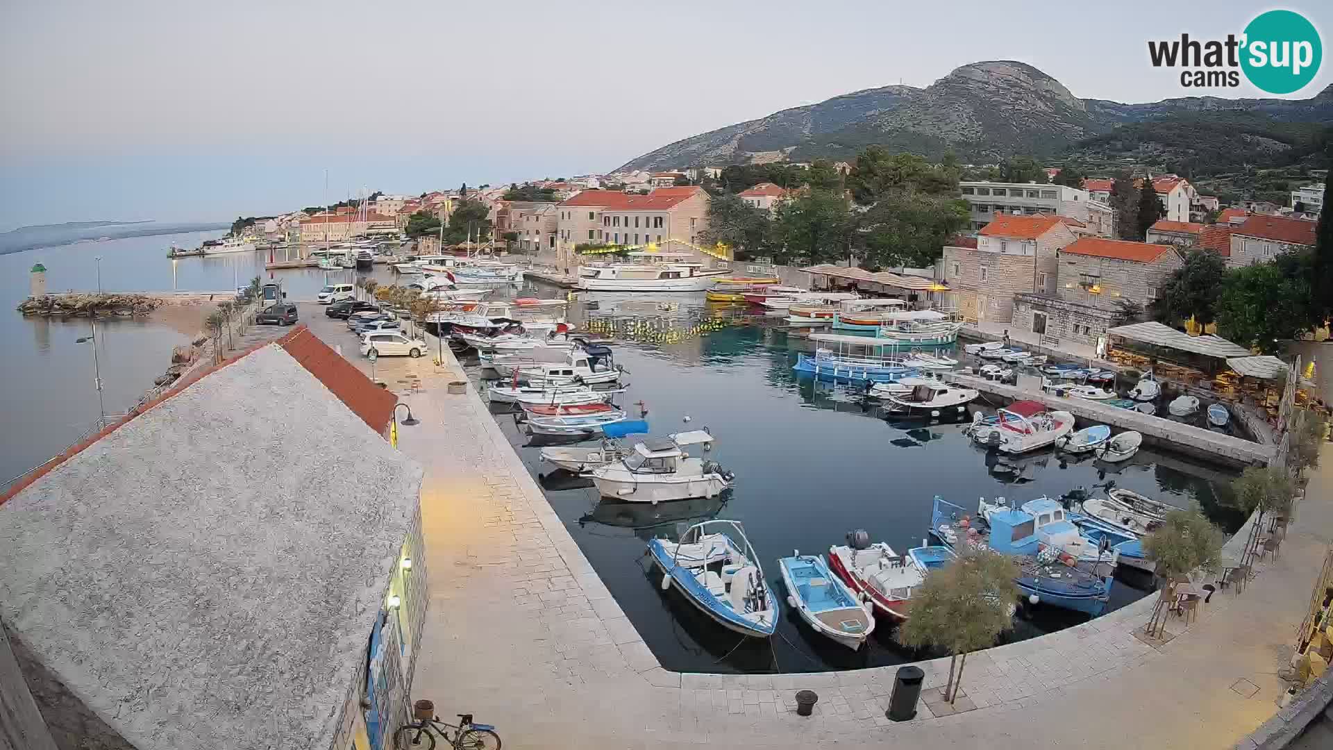 Webcam porto di Bol – Vista live sulla Riva e Marina