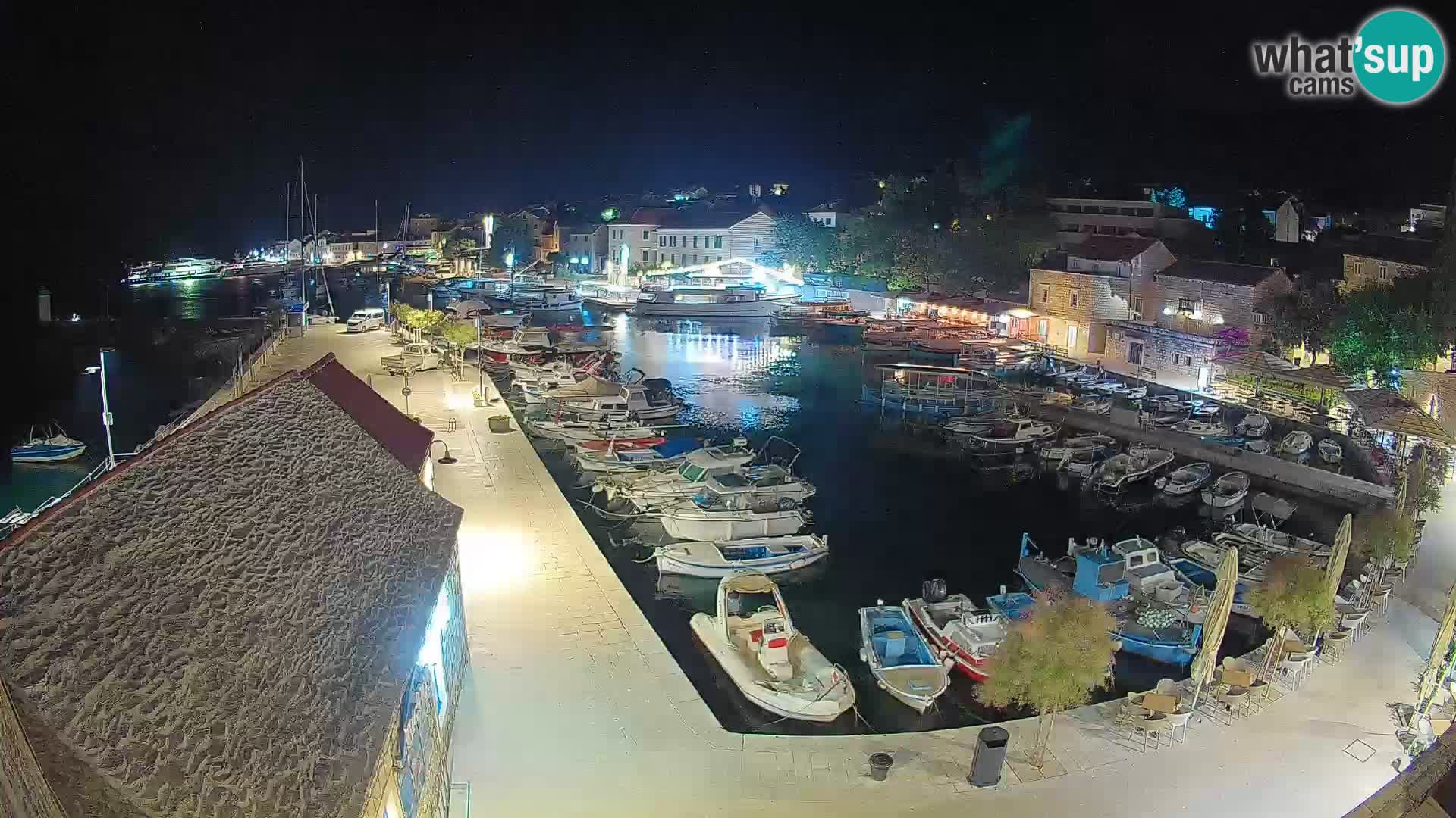 Webcam porto di Bol – Vista live sulla Riva e Marina
