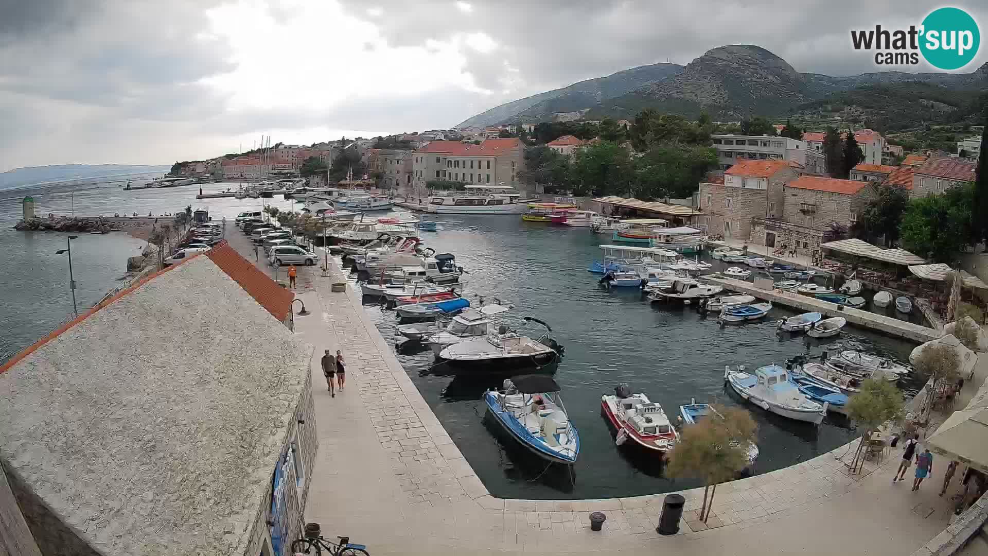 Webcam Bol Hafen – Liveblick auf Bol Riva & Marina