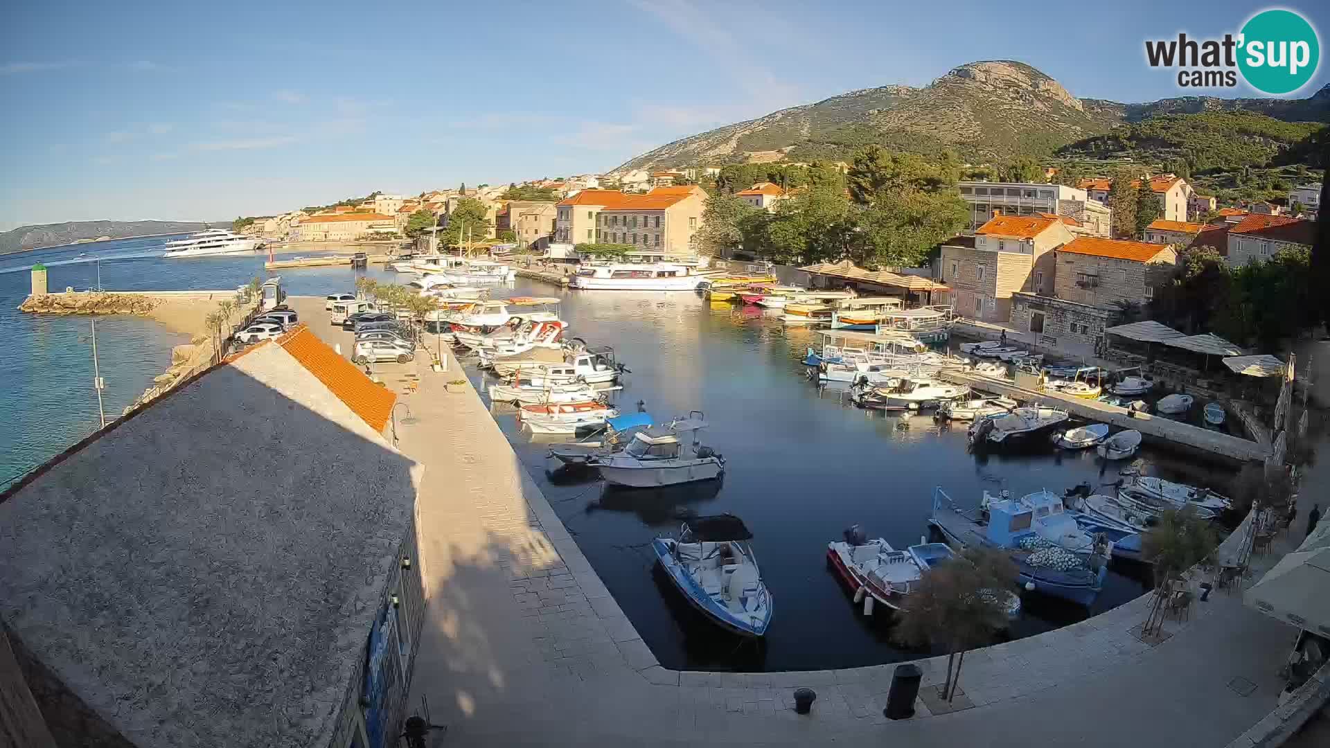 Webcam porto di Bol – Vista live sulla Riva e Marina