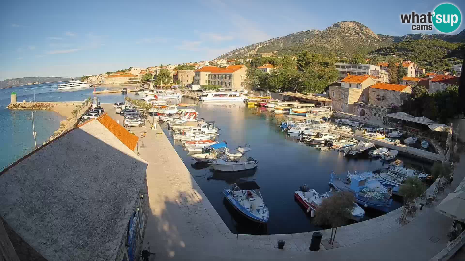 Webcam porto di Bol – Vista live sulla Riva e Marina