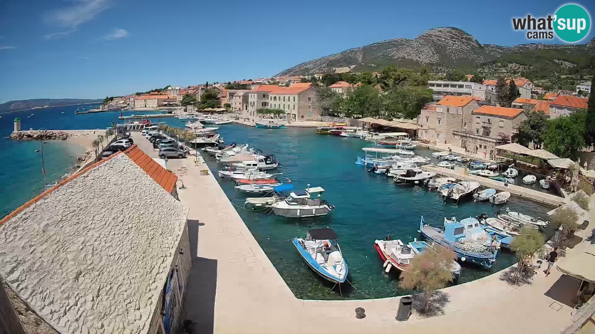 Web kamera Bol Riva – Pogled uživo na luku i marinu