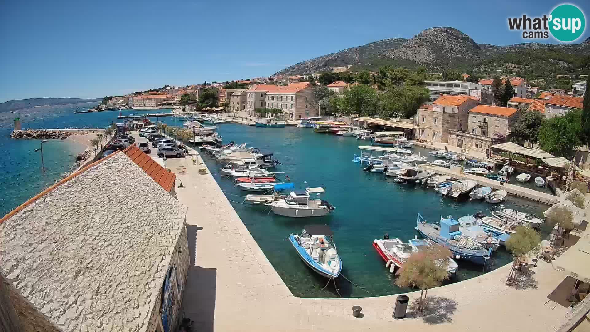 Web kamera Bol Riva – Pogled uživo na luku i marinu