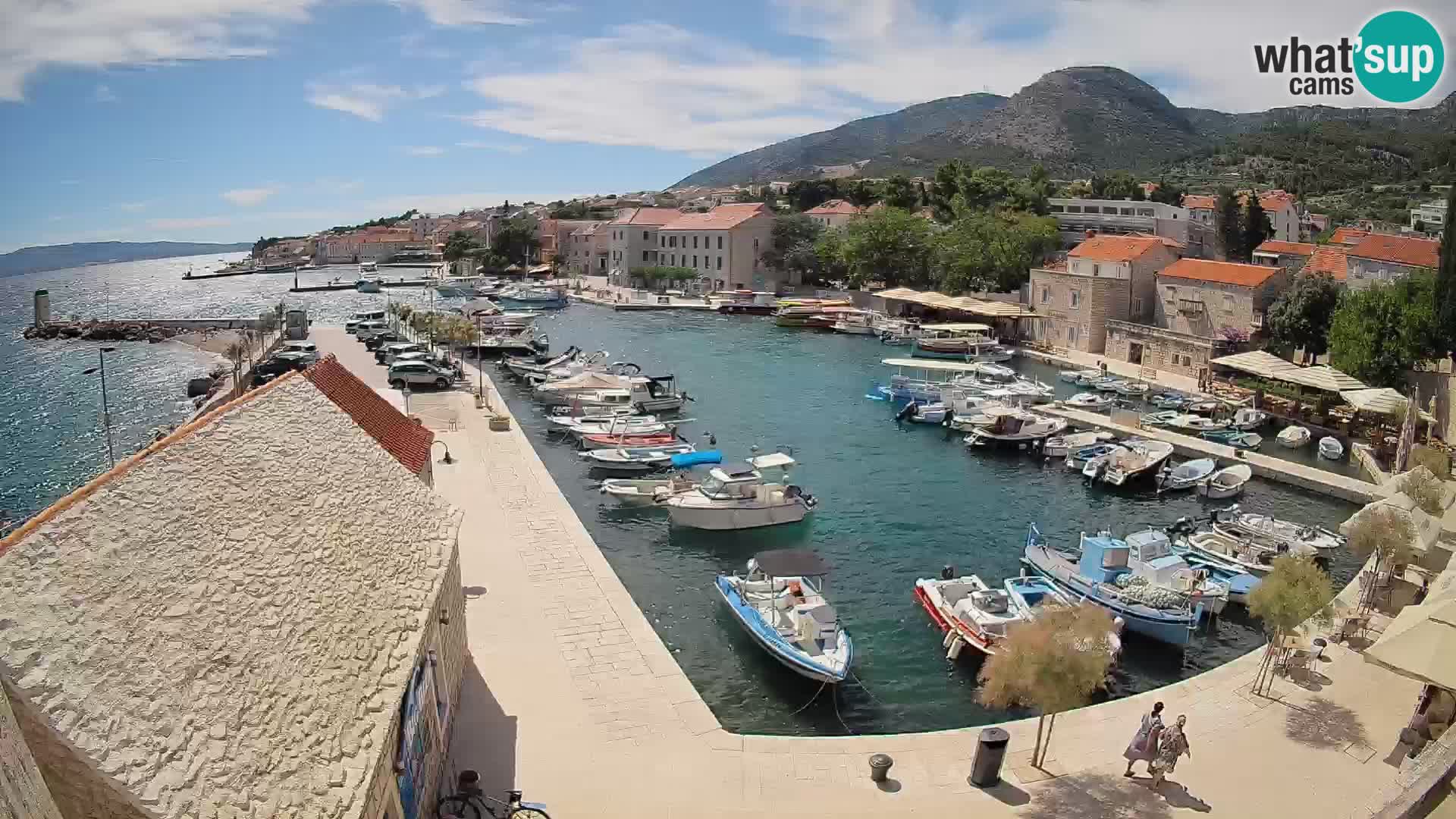 Web kamera Bol Riva – Pogled uživo na luku i marinu