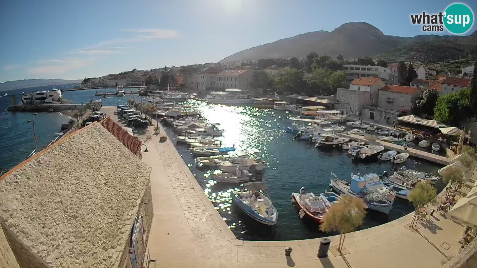 Webcam porto di Bol – Vista live sulla Riva e Marina