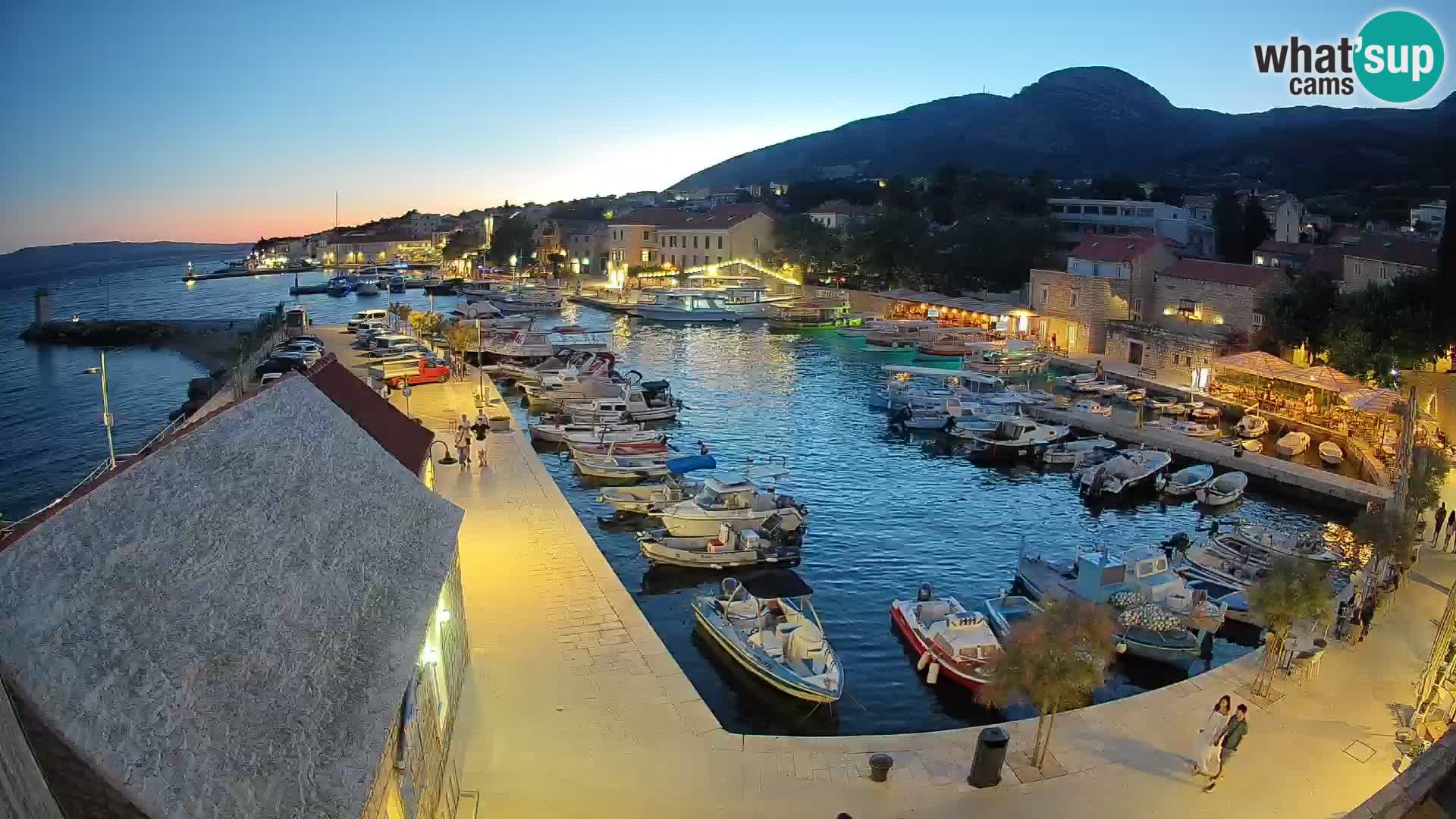 Webcam porto di Bol – Vista live sulla Riva e Marina